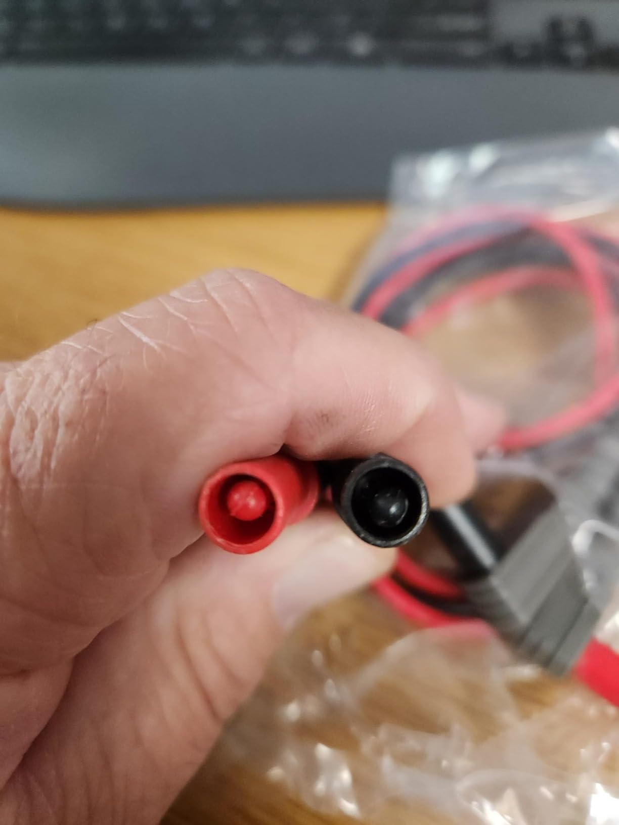 HANDSKIT Multimeter Test Leads, 4mm Banana Plug Leads with Alligator Clips customer photo 2