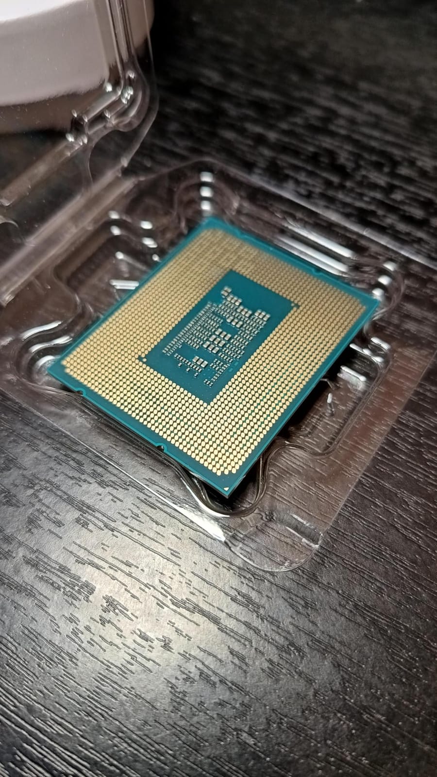 Intel® Core™ 12th Gen i3-12100F desktop processor, featuring PCIe Gen 5.0 & 4.0 support, DDR5 and DDR4 support. Discrete graphics required. customer photo 2