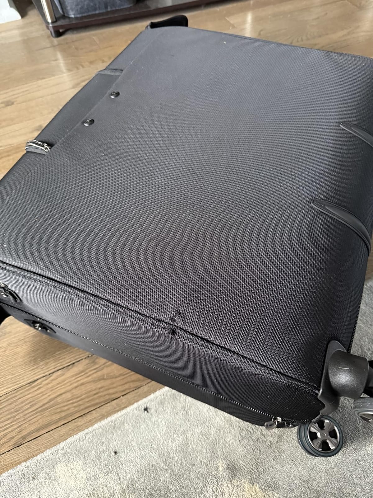 Helium DLX, Rolling Garment Bag with Wheels, Black customer photo 2