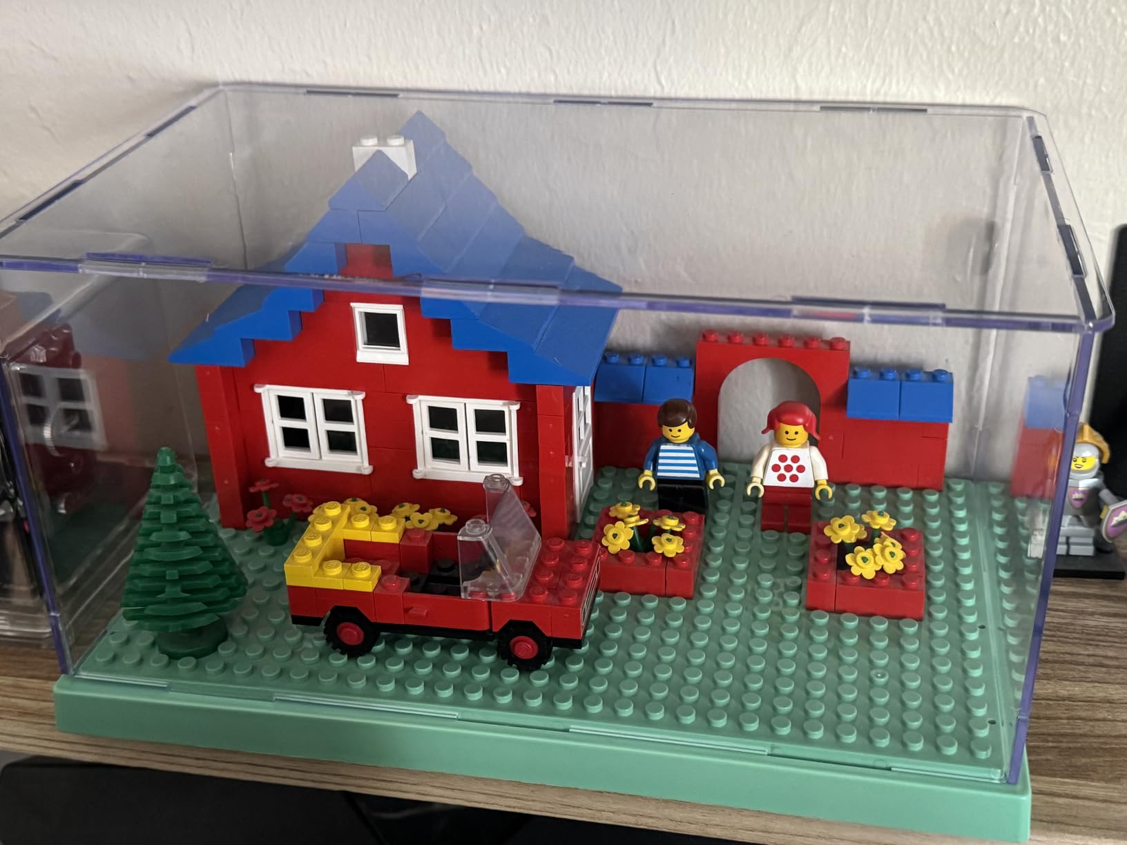 2 Pack Minifigure Display Case for Action Figures Blocks, Clear Dustproof Acrylic Display Box Storage with 3 Movable Steps Gifts for Children,Black… customer photo 2