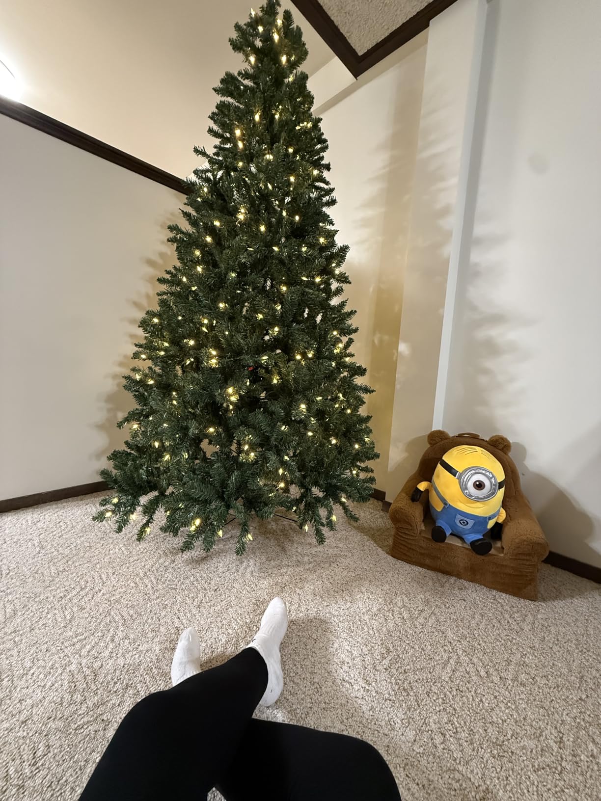 Hykolity 7.5 ft Prelit Christmas Tree with 1,450 Branch Tips, 450 Warm White Led Lights, Hinged Design and Sturdy Metal Stand customer photo 1