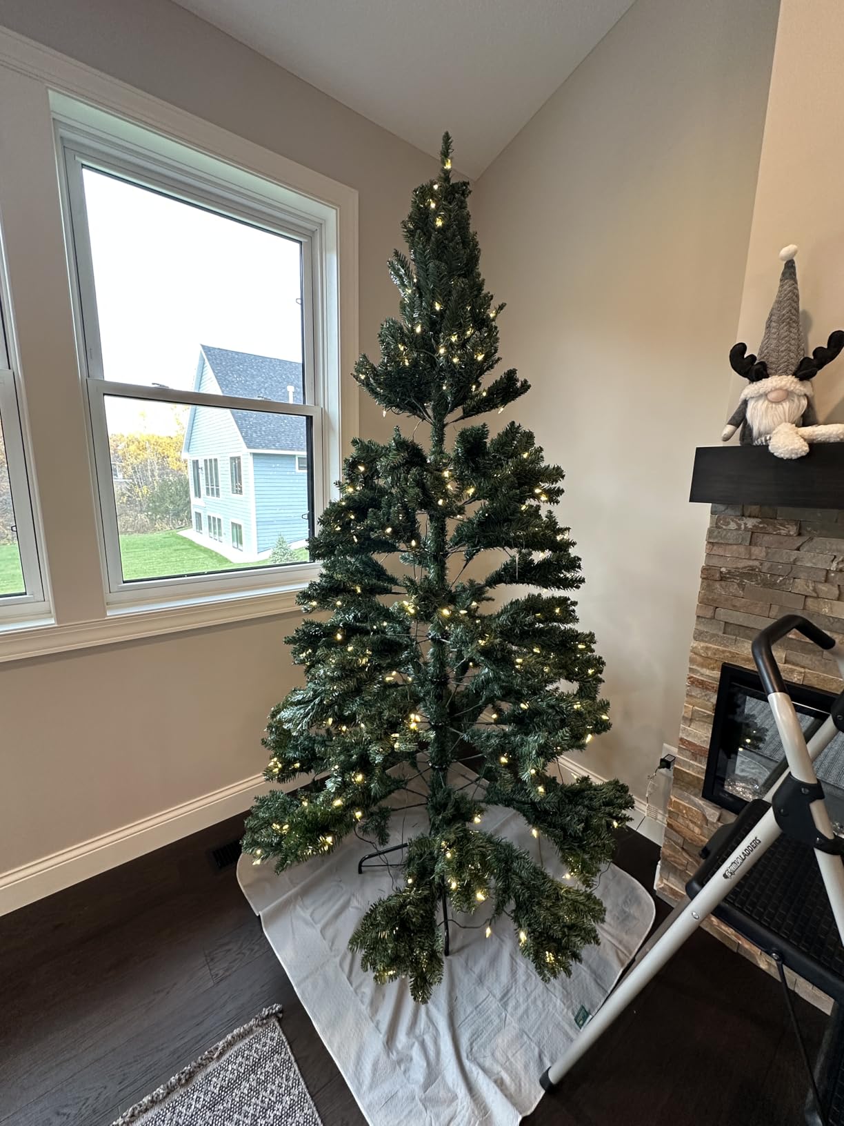 Hykolity 7.5 ft Prelit Christmas Tree with 1,450 Branch Tips, 450 Warm White Led Lights, Hinged Design and Sturdy Metal Stand customer photo 2