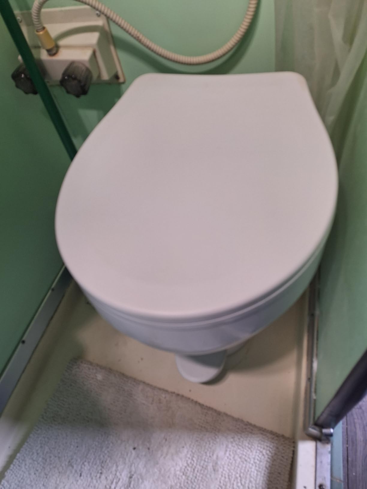 Thetford Aqua-Magic® VI High Profile, White customer photo 2