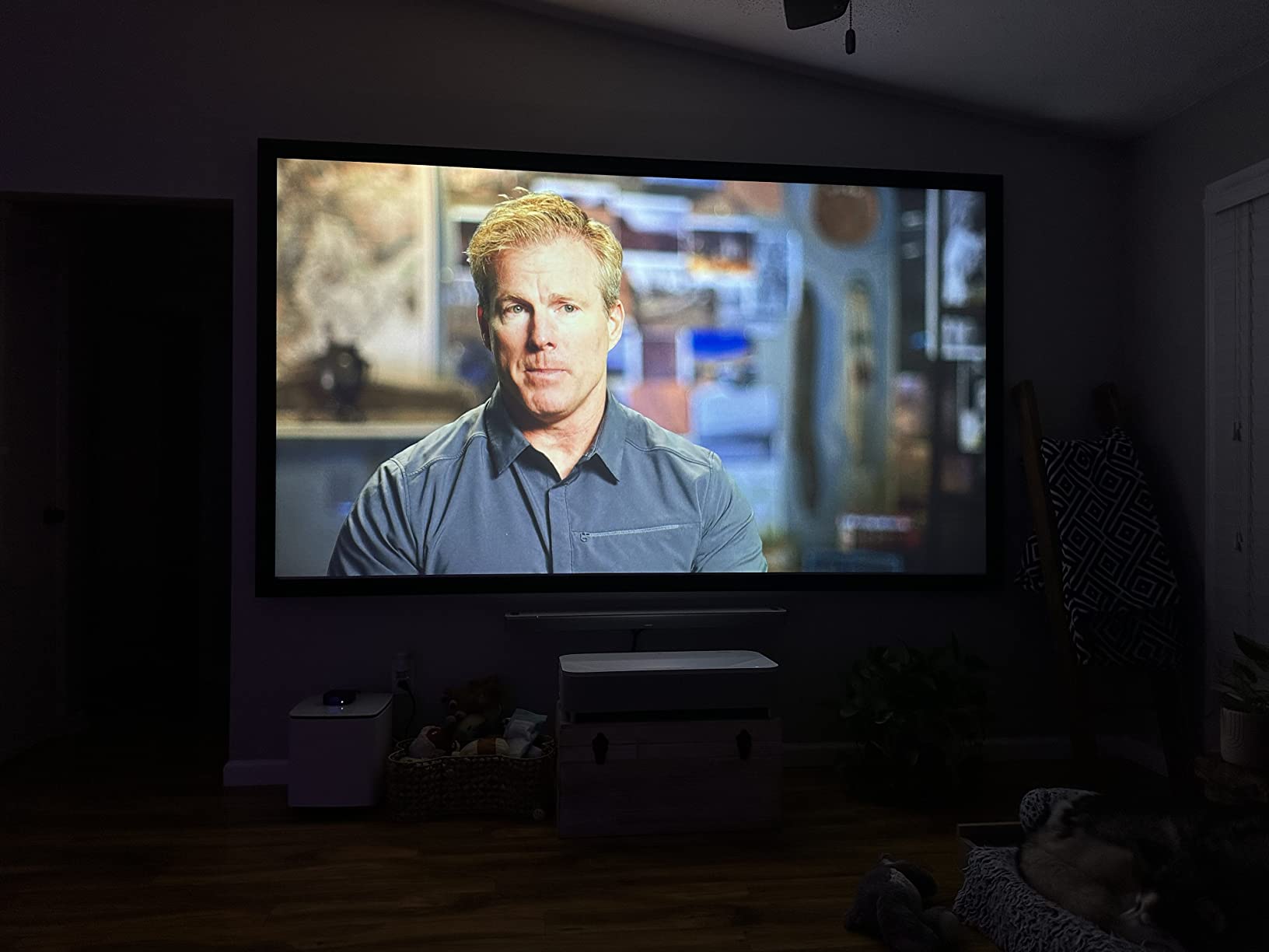 Epson EpiqVision LS800 4K PRO-UHD Ultra Short Throw Laser Projector customer photo 2