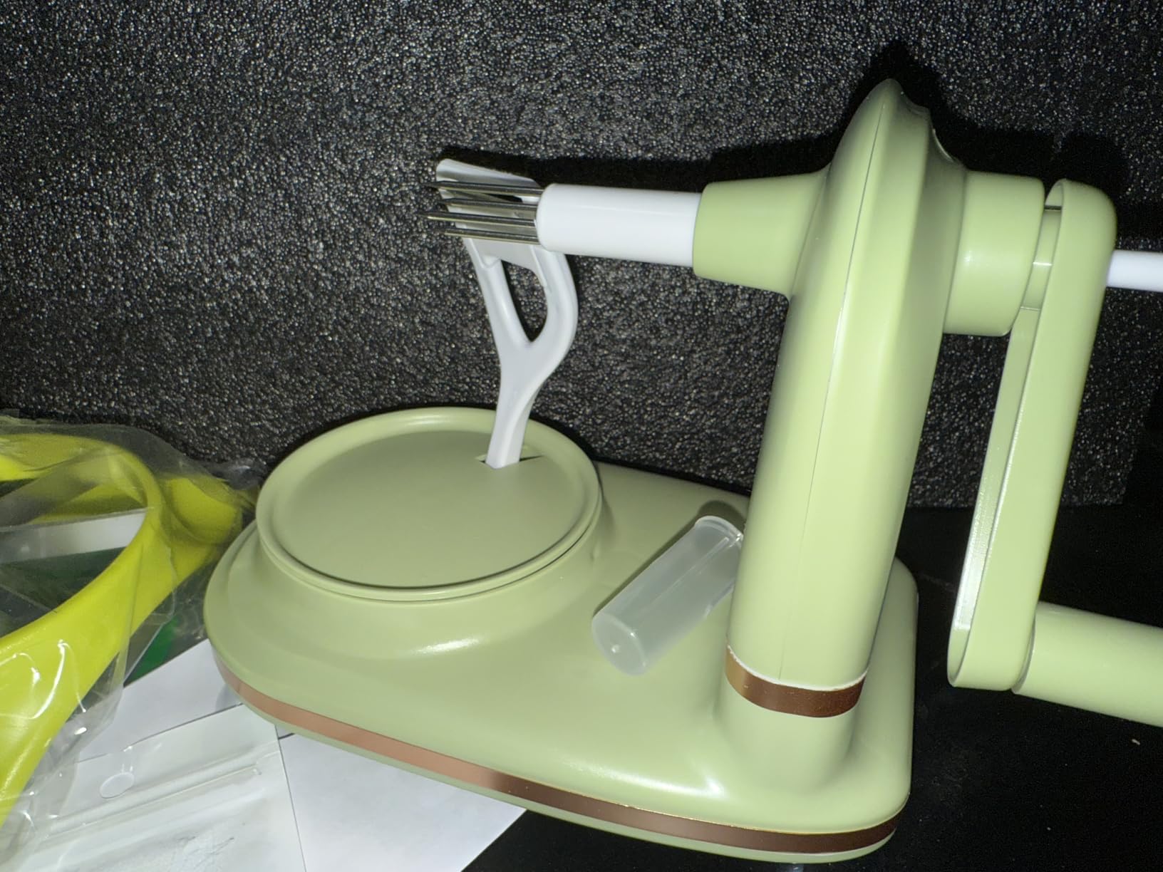 VEELAM Apple Peeler with 2 Blades Replacements, Apple Peeler Slicer & Corer for Home Kitchen Quick Applesauce Pie Making customer photo 1