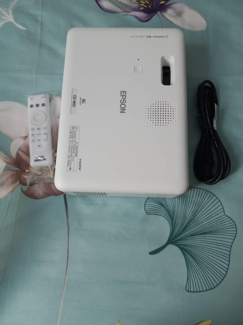 Epson EpiqVision Flex CO-W01 Portable Projector 3-Chip 3LCD Technology customer photo 1