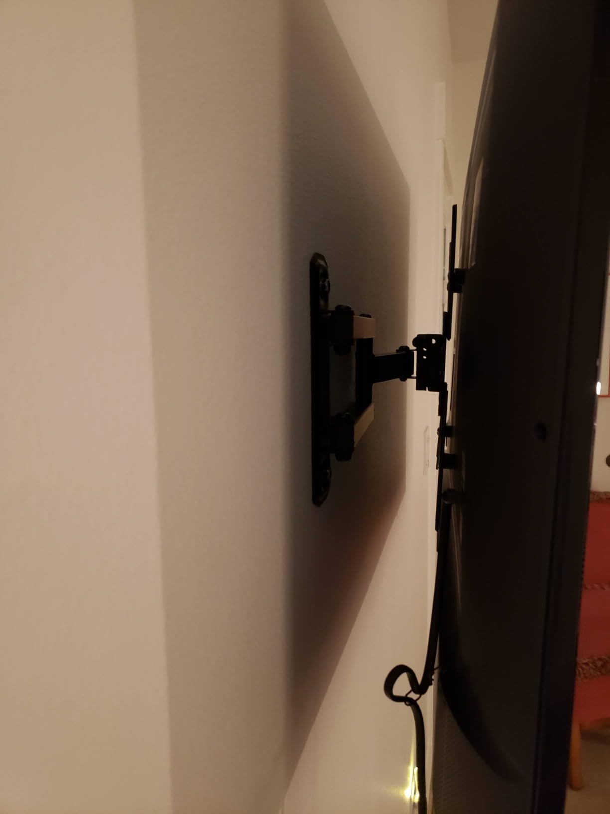 Perlegear Full Motion TV Mount for 26–65 inch TVs up to 82 lbs customer photo 2