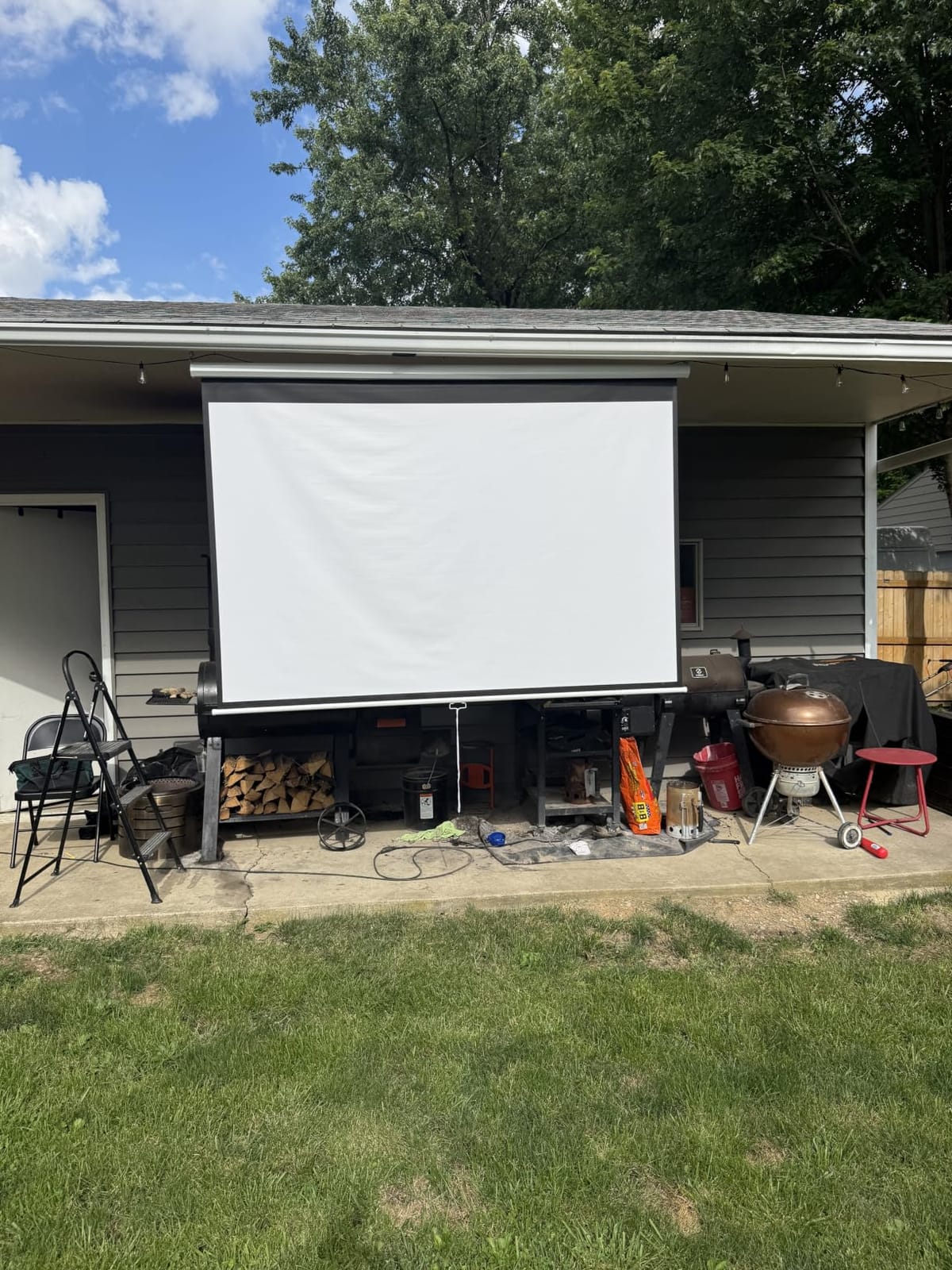 SUPER DEAL 80'' 16:9 HD Projection Screen Foldable Anti-Crease Portable Projector Movie Screen Manual Pull Down for Home Theater Presentation Education Outdoor Indoor Public Display customer photo 2