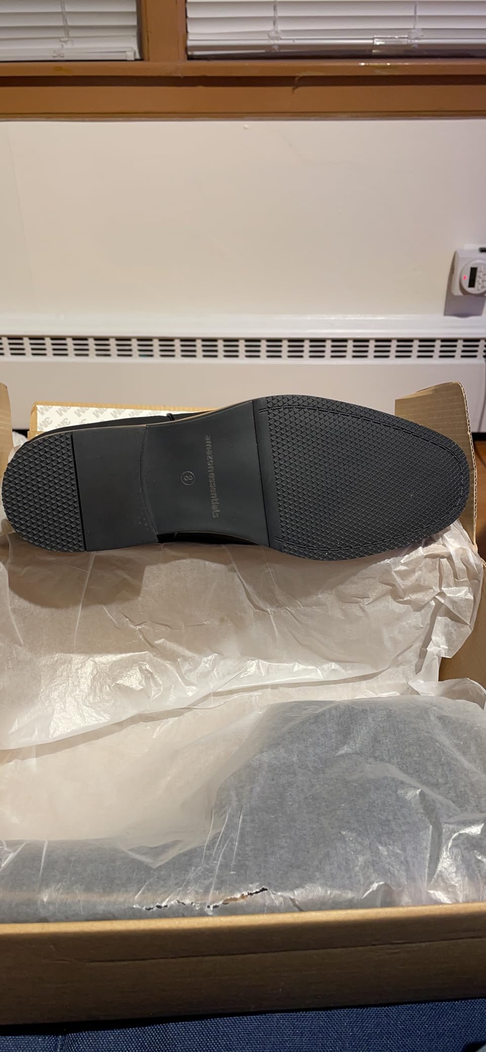 Amazon Essentials Men's Leather Chelsea Boot customer photo 1