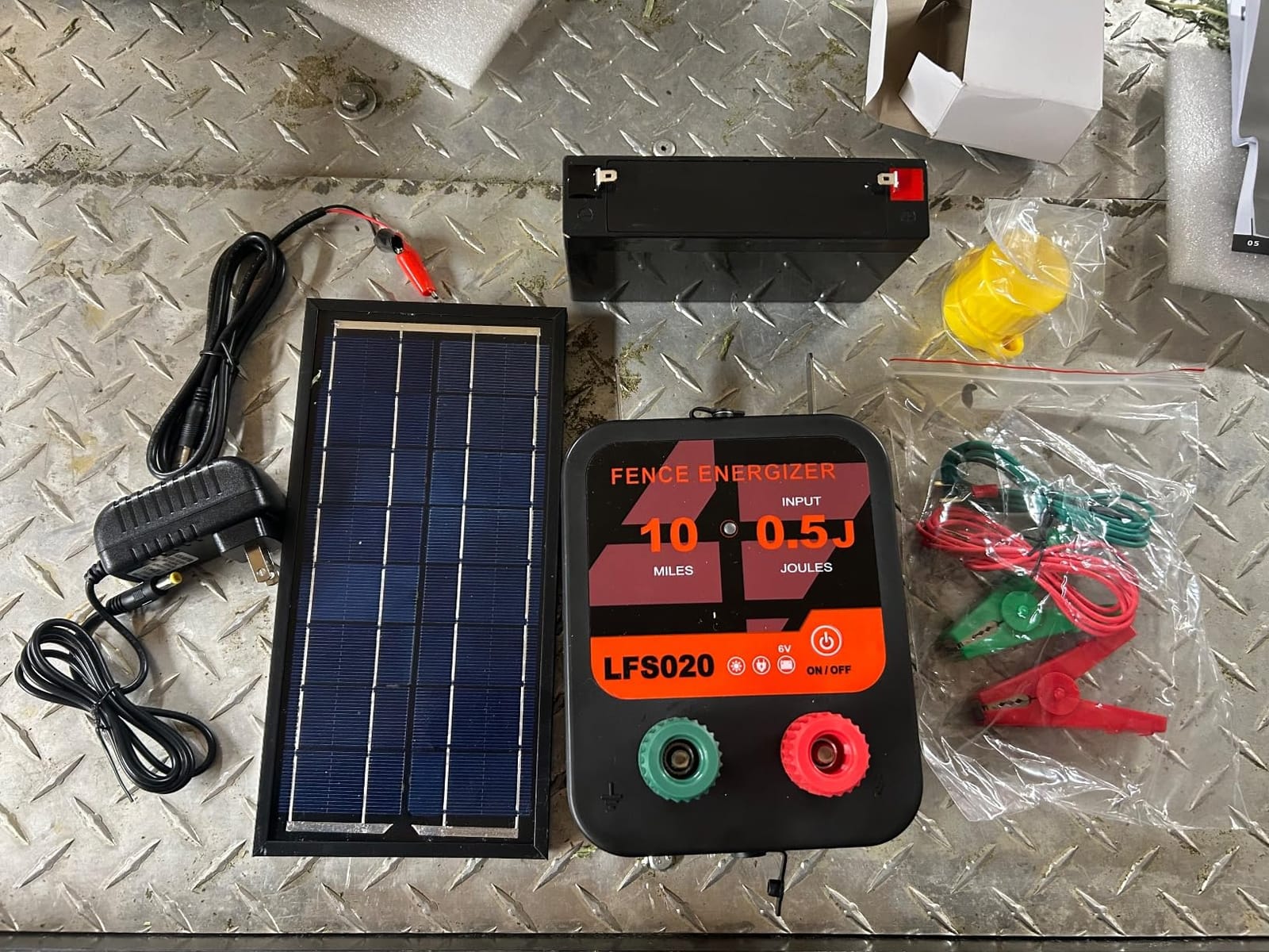 Solar Electric Fence Charger 5 Miles Range 20 Acres 0.15 Joules Energizer customer photo 2
