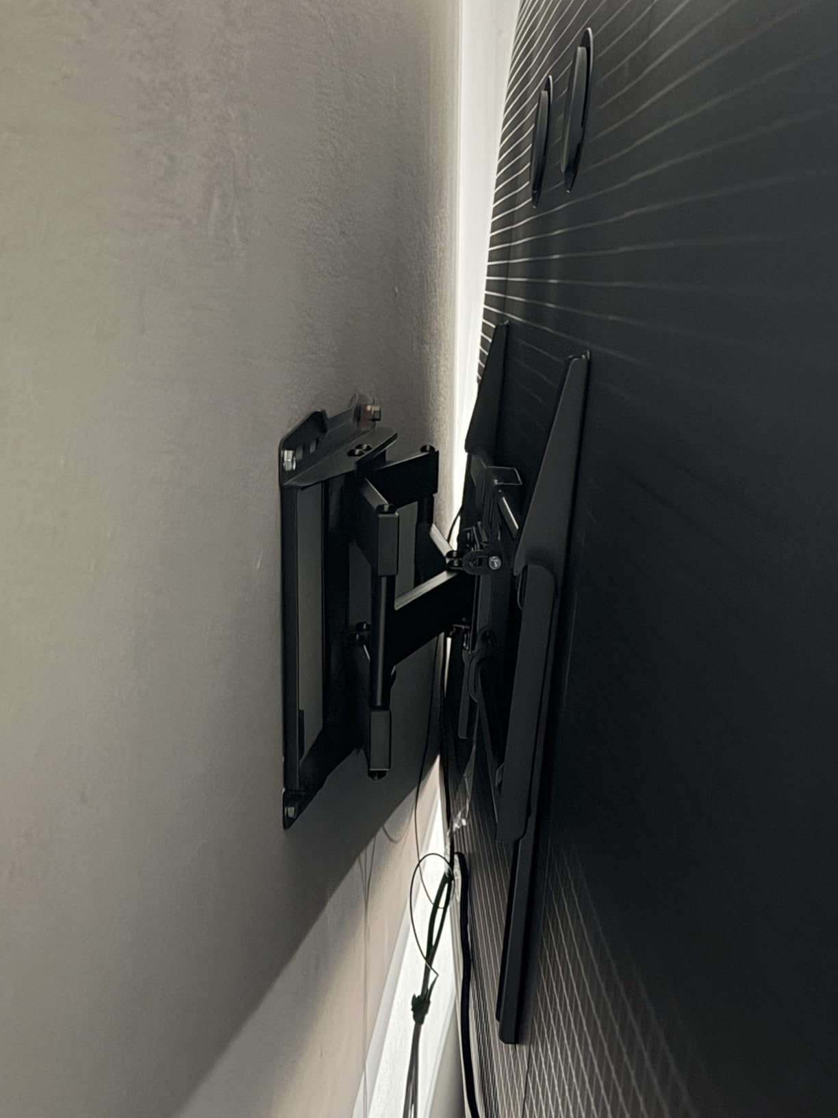 USX STAR UL Listed Full Motion TV Wall Mount Bracket for Most 37-90 inch TVs, Swivel Tilt Extension Level TV Mount, Max VESA 600x400mm, Holds up to 132lbs & 16