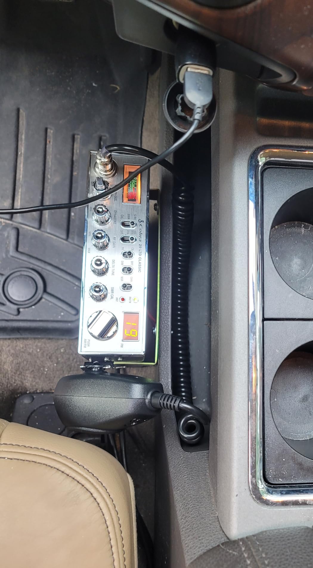 Cobra 29 LTD Classic AM/FM Professional CB Radio - Easy to Operate, Emergency Radio, Instant Channel 9, 4-Watt Output, Full 40 Channels, Adjustable Receiver and SWR Calibration, Black customer photo 2