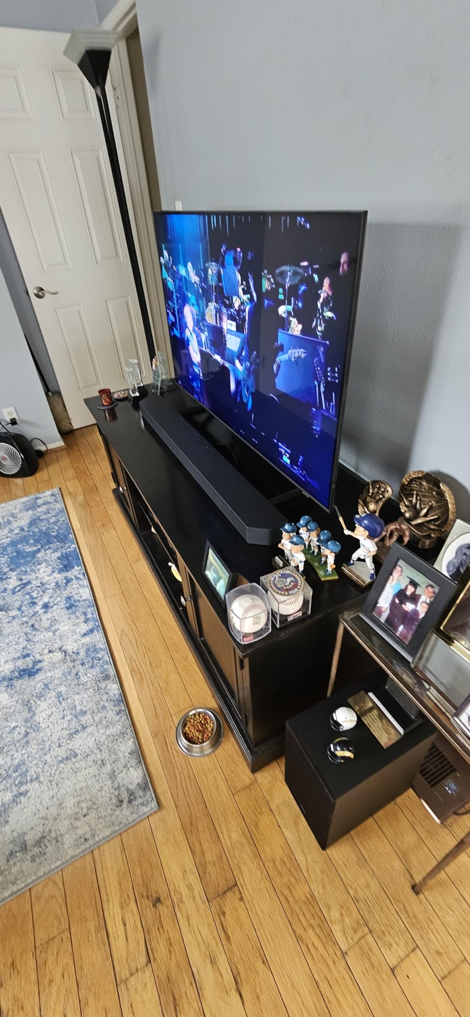 Samsung HW-Q600C 3.1.2ch Soundbar w/Dolby Audio, Q-Symphony, Adaptive Sound, HDMI eARC, Game Mode Pro, Bluetooth, Acoustic Beam, Tap Sound customer photo 1