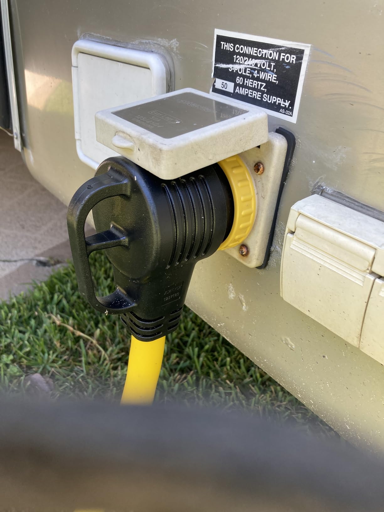YOMILINK 50 Feet 50 Amp RV/Generator Cord,NEMA 14-50P to SS2-50R Twist Lock customer photo 2