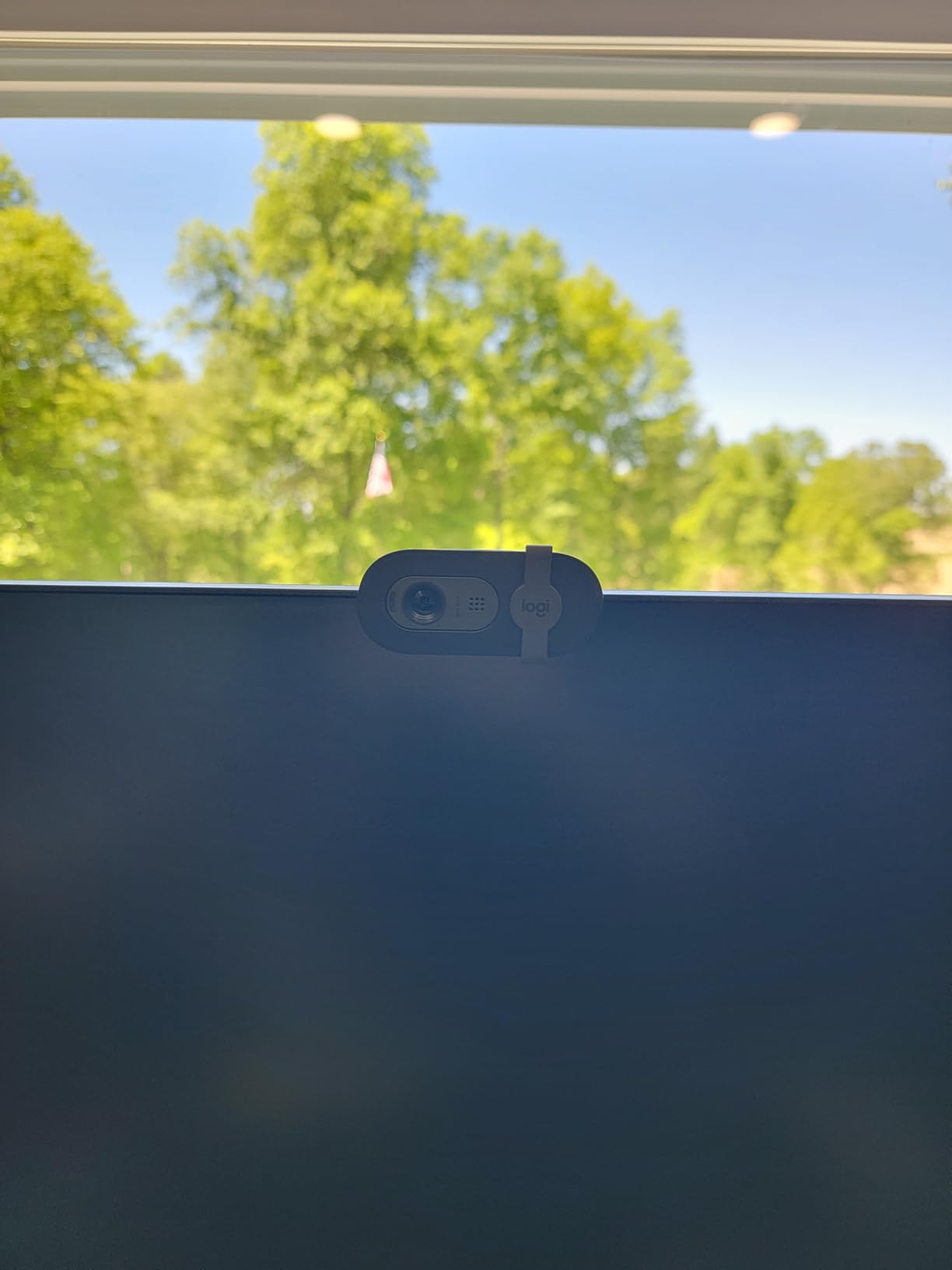 Logitech Brio 101 Full HD 1080p Webcam for Streaming and Meetings - Black customer photo 1