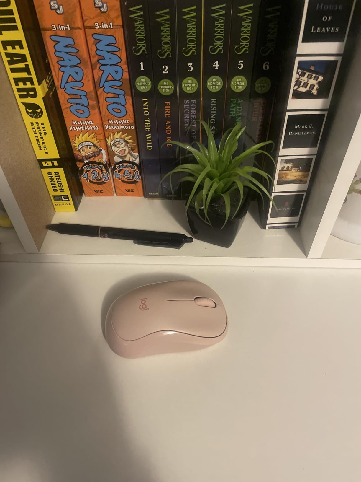 Logitech M240 Compact Silent Bluetooth Wireless Mouse - Graphite customer photo 2
