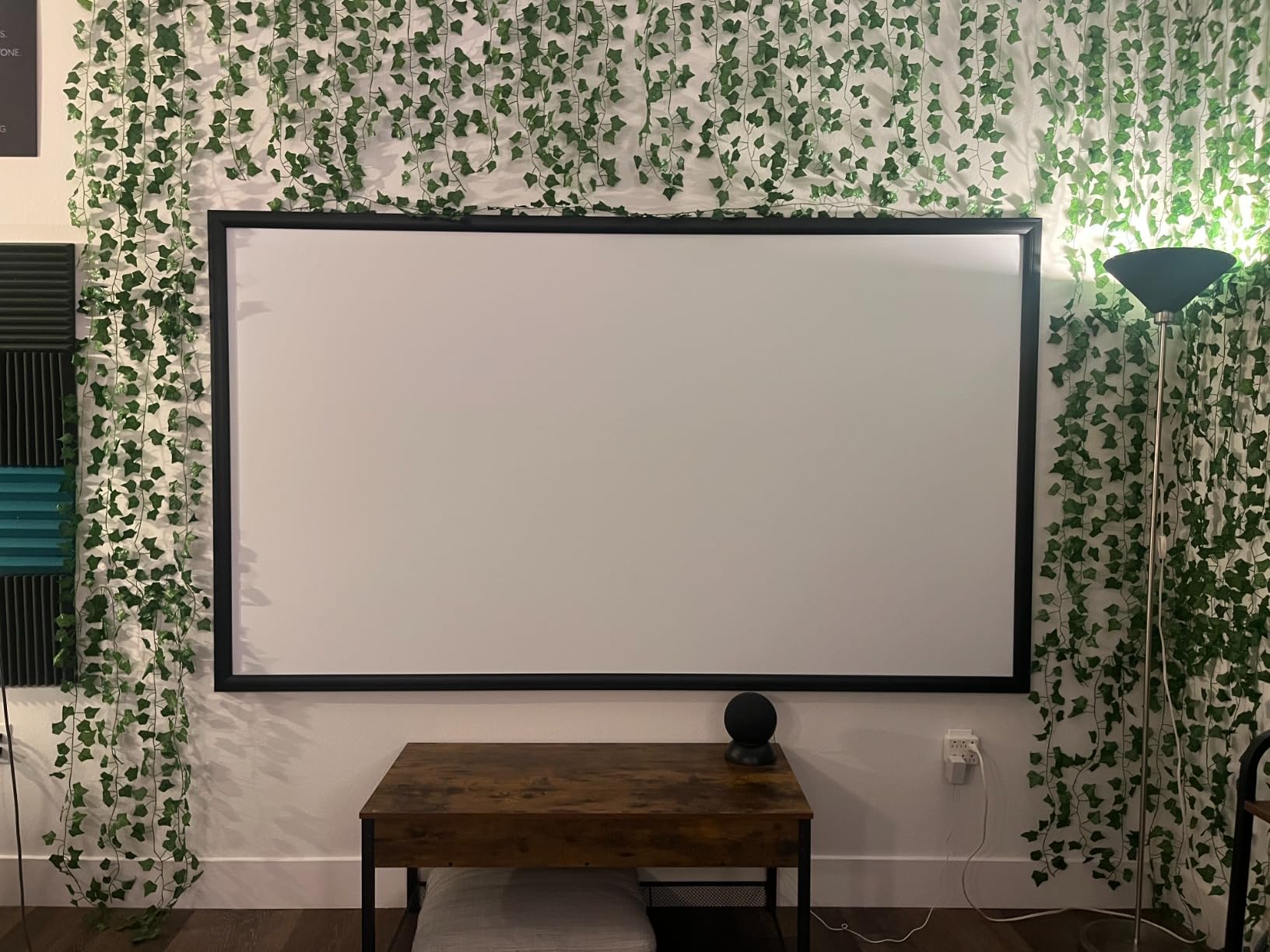 Fixed Frame Projector Screen - Matte 100 inch - Hang on Wall - 4K - 8K Ultra HD, HDTV, HDR & Active 3D, Ultra Short Throw - 16:9 Format customer photo 2