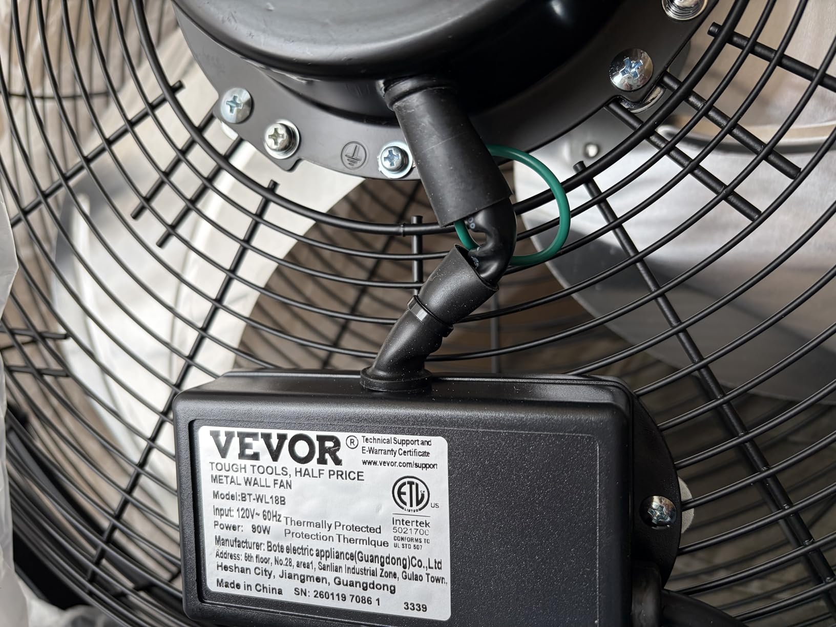 VEVOR Wall Mount Fan, 18 Inch 4150 CFM, 3-speed Wall Mounted Metal Fan customer photo 2