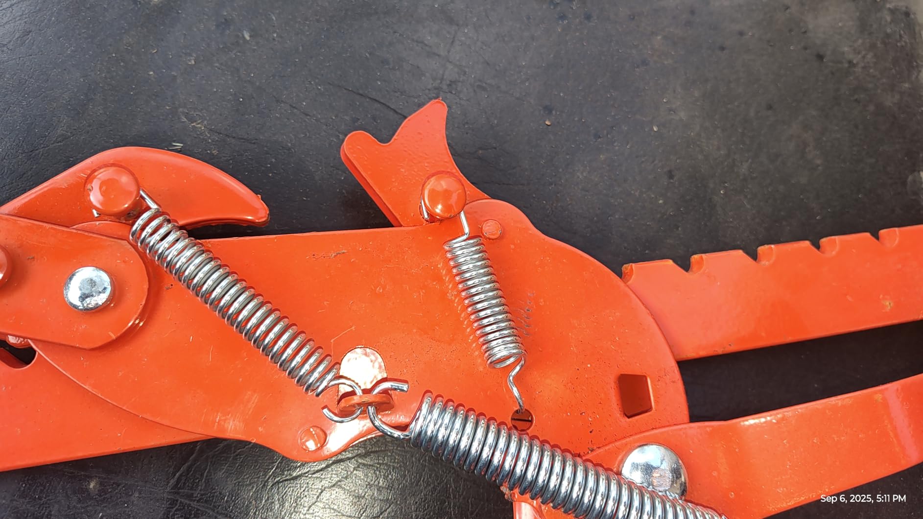 Heavy Duty Carbon Steel Fence Stretcher Tool, All Purpose Wire Tensioner for Barbed & Smooth Wire Fence, Fence Fixer and Splicer for Agricultural, Ranch & Residential Fences customer photo 2