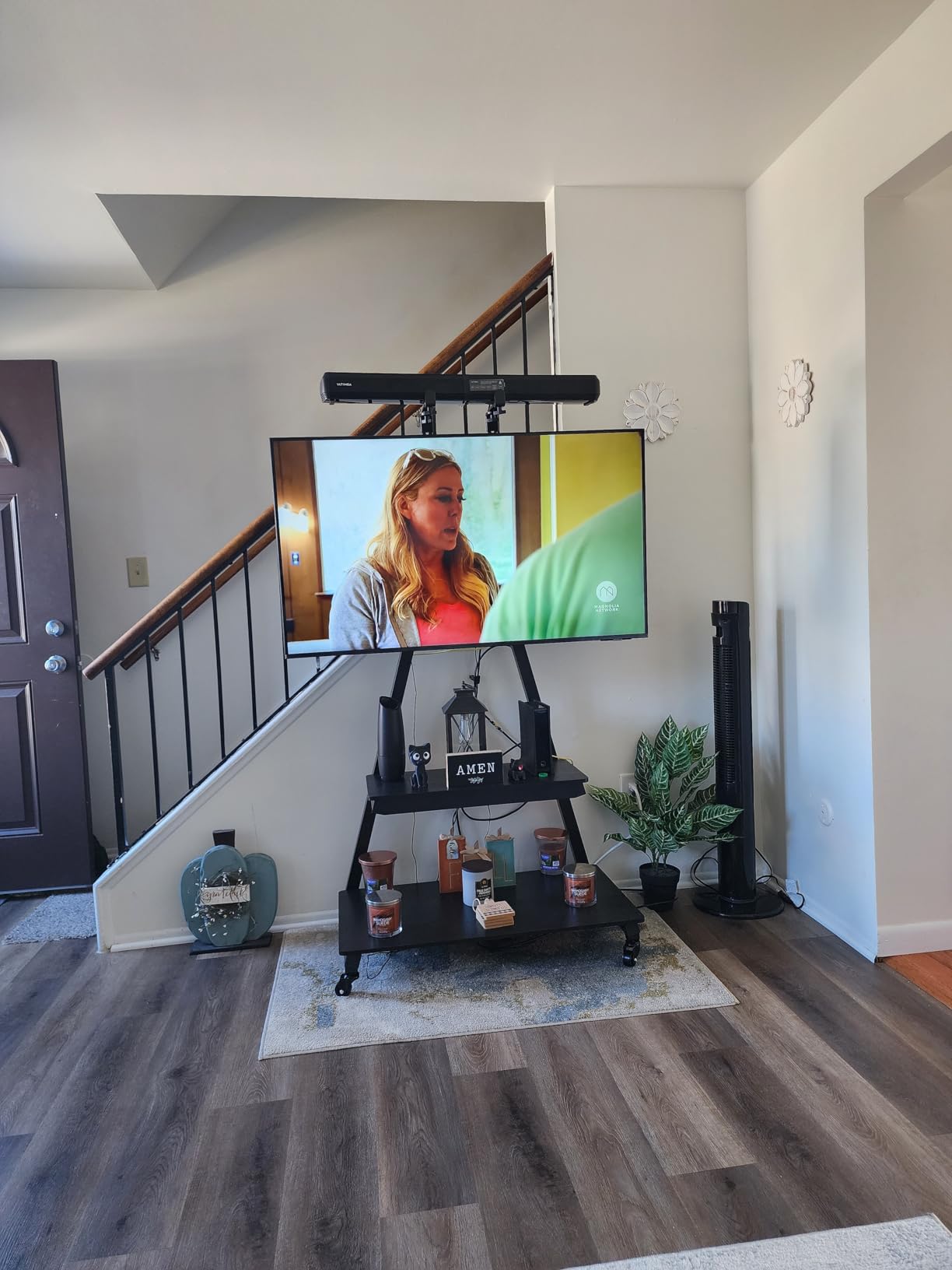 Perlegear Rolling TV Stand with Soundbar Mount for 43–83 inch TVs, 132 lbs customer photo 1