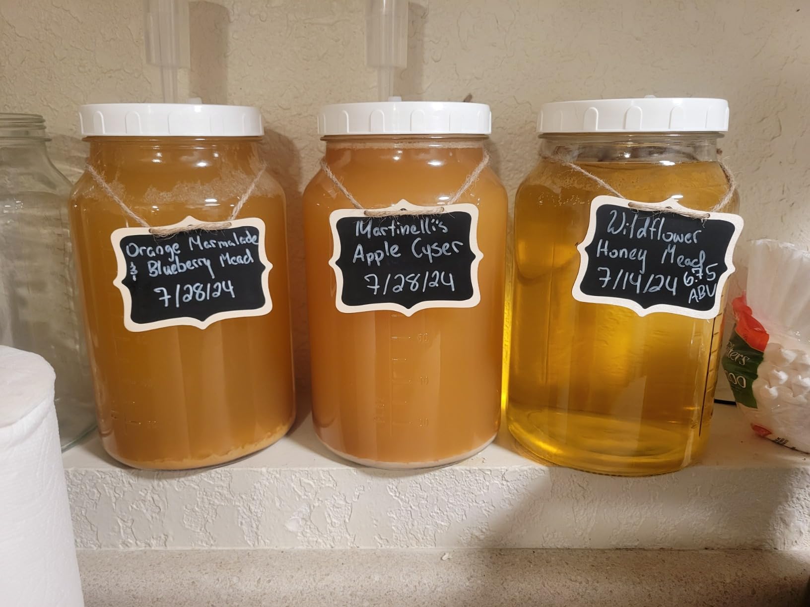Qianfenie 1 Gallon Fermentation Jar with 3 Airlocks & 2 Screw Lids, 2 Pack customer photo 2
