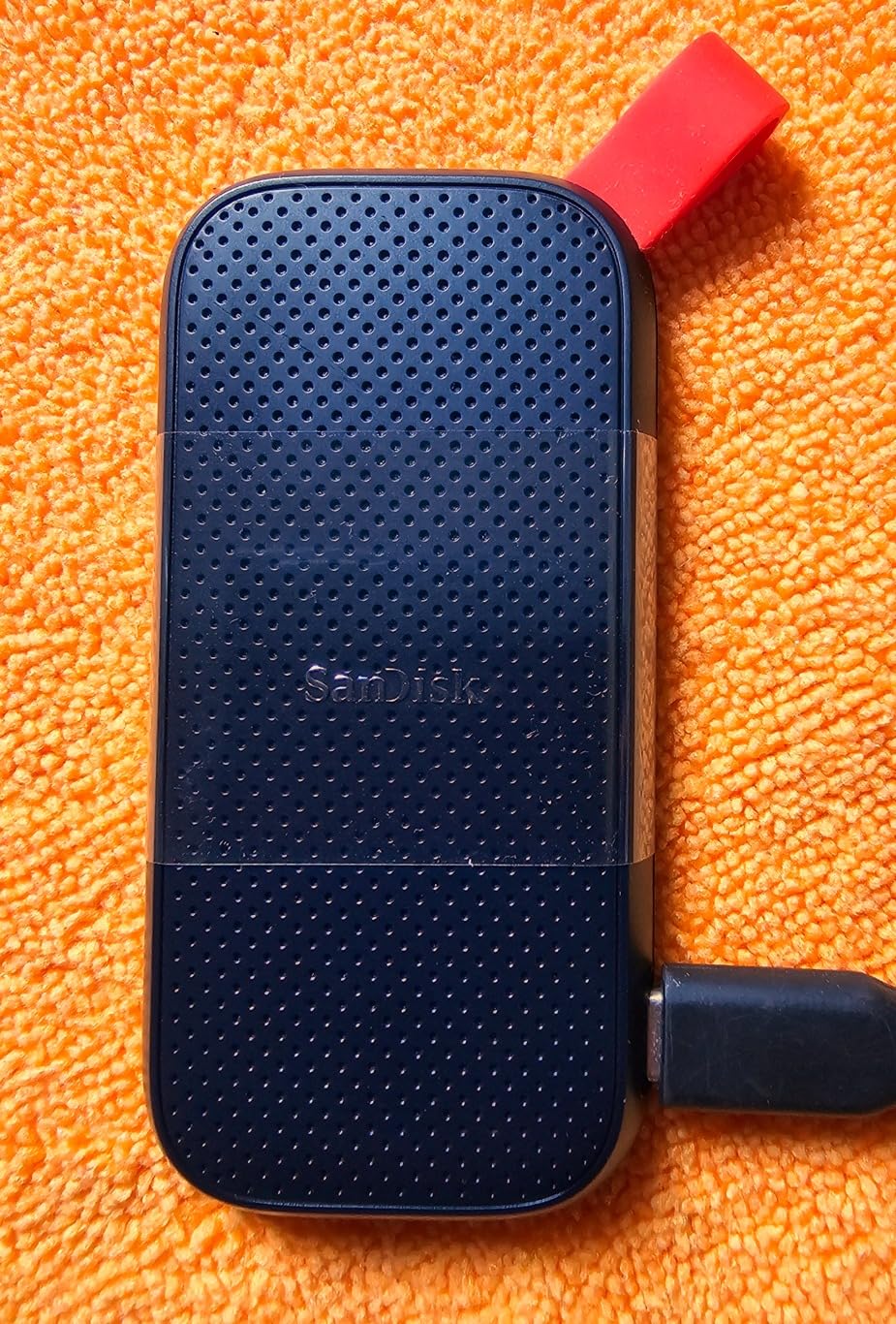 Sandisk 1TB Portable SSD, Up to 800MB/s Read Speeds, Black (Old Model) customer photo 2