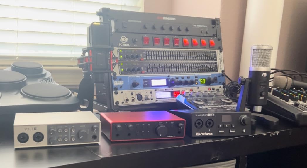 Focusrite Scarlett 2i2 4th Gen USB Audio Interface for Recording, Songwriting, Streaming and Podcasting — High-Fidelity, Studio Quality Recording, and All the Software You Need to Record | 2 Mic Preamps, 2 Hi-Z Instrument Inputs, 24-Bit/192kHz, 120dB Dynamic Range, Auto Gain, Clip Safe, Air Modes customer photo 2