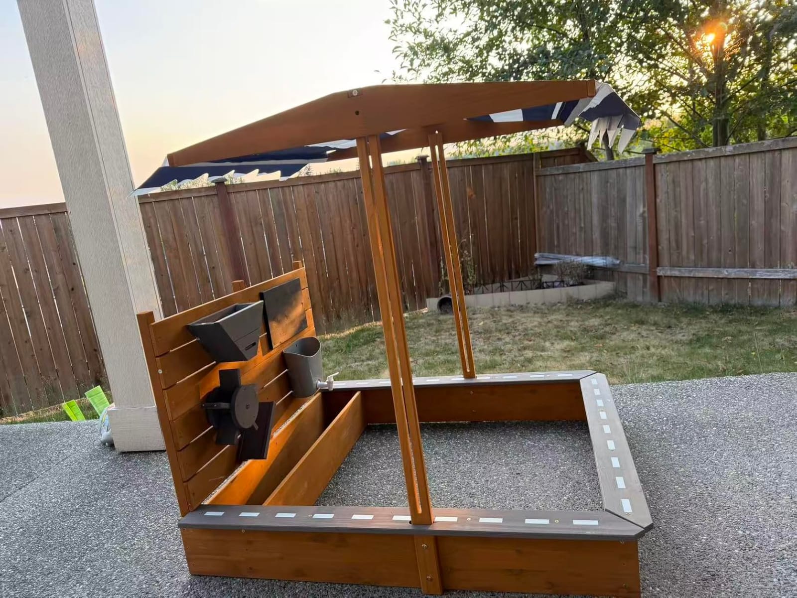 Kids Large Wooden SandBoxes with Roof, Pipleo Outdoor Sand Box Play w/Canopy for Backyard Garden Beach, Sand Pit for Beach Patio Outdoor, Adjustable Cover & Funnel & Drawing Board - Brown Oak customer photo 2