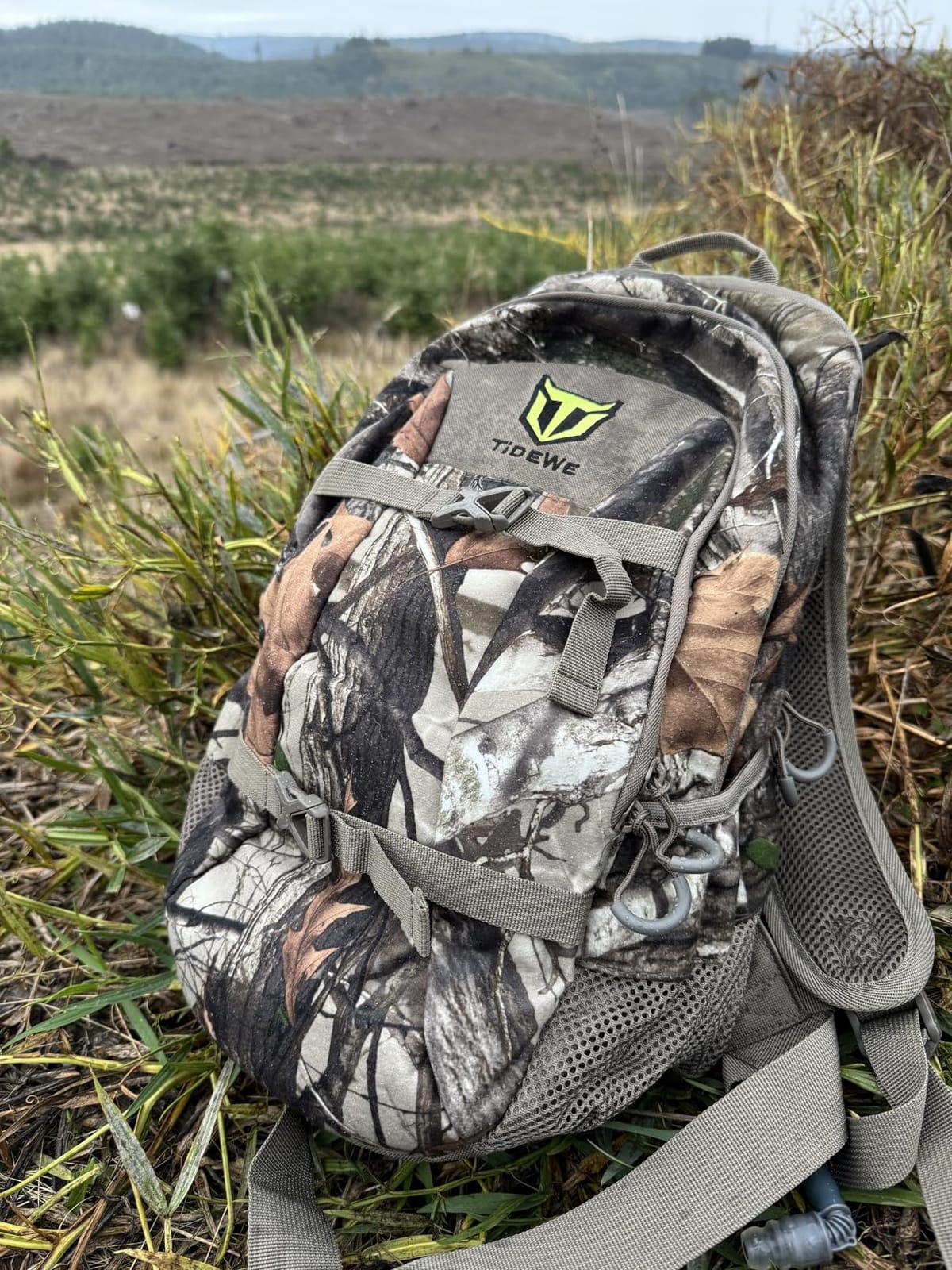 TIDEWE Hunting Backpack for Men, 25L Lightweight Day Pack for Deer Hunting | Rain Cover, 1.65lb Lightweight, 600D Fabric, Bow & Tree Stand Carry, Multi-Pocket Storage, Padded Back, Next Camo G2 customer photo 1