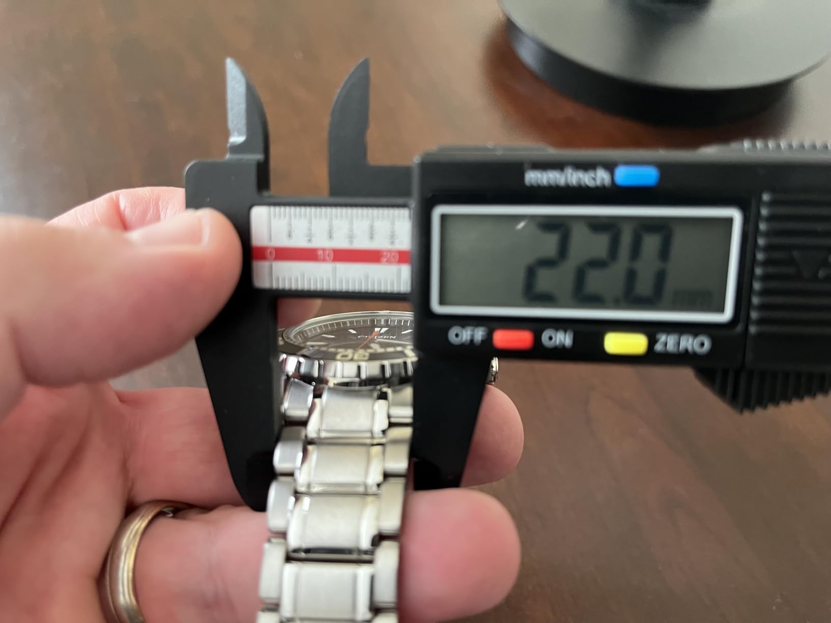 Digital Caliper, Esydon Upgraded Calipers 6 inch, Measuring Tool, Electronic Ruler, with Large LCD Screen, Auto-Off Feature, Inch and Millimeter Conversion, Plastic Case, Perfect for Household, DIY customer photo 1