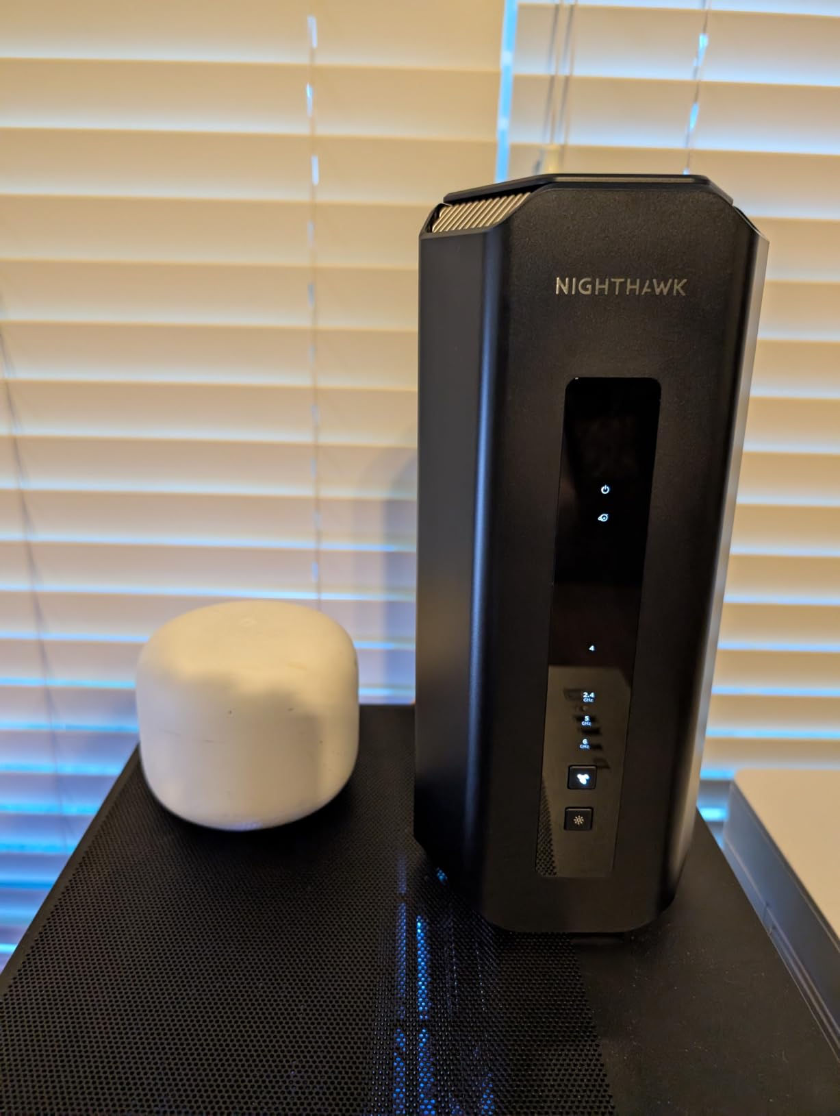 NETGEAR Nighthawk WiFi 7 Router RS700S, Up to 3,500 sq ft, 19 Gbps customer photo 1