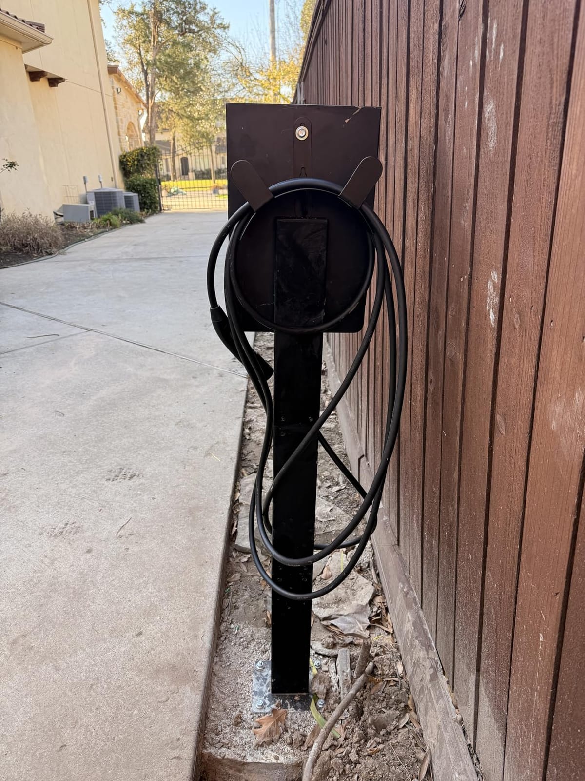 Weatherproof Pedestal with Roof for Tesla Gen3 EV Charging Stations | Heavy-Duty Stand with Top Cover, Compatible with Tesla Mobile Connector & J1772, Matte Metallic Black customer photo 1