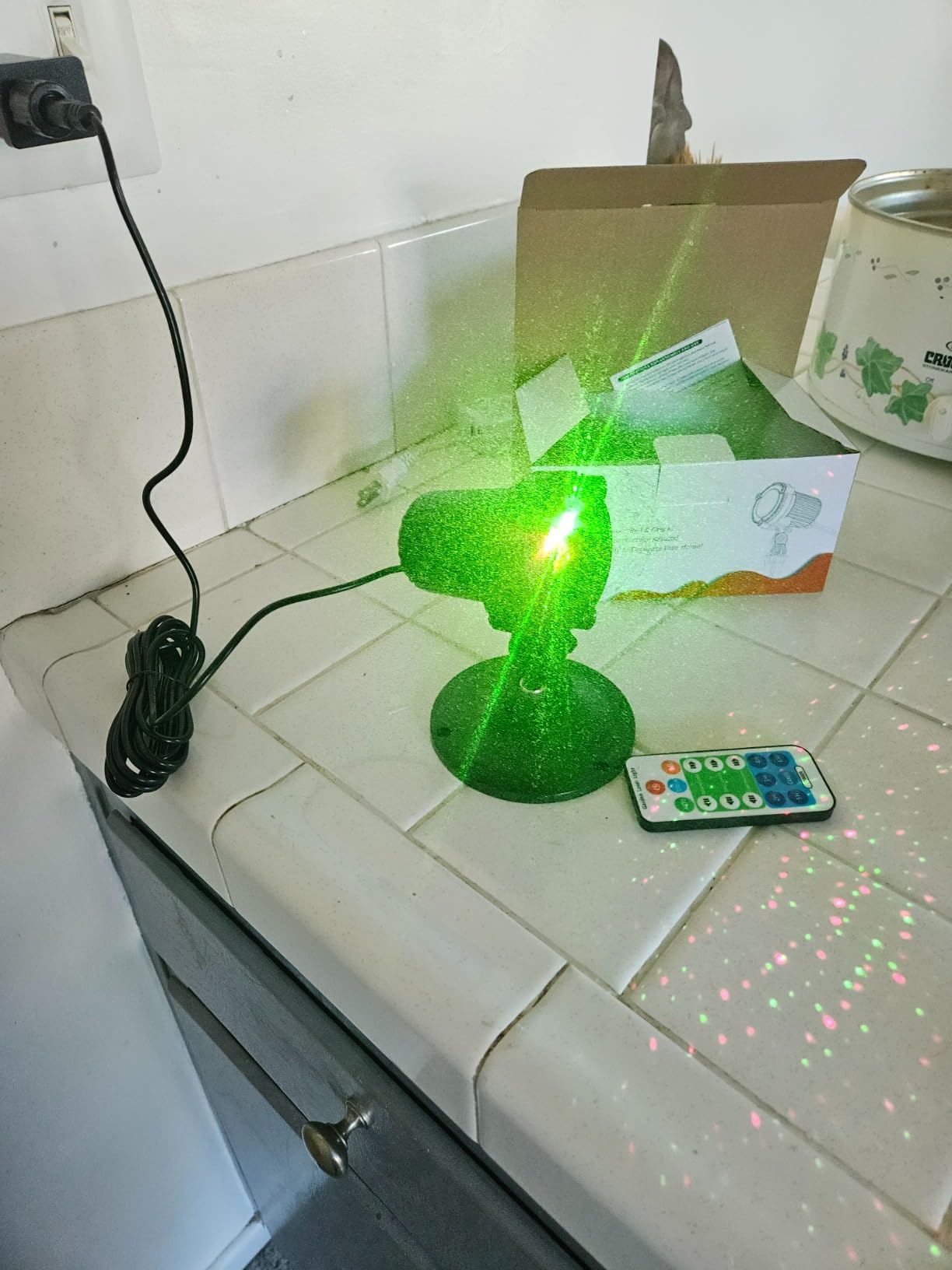 SUNFUCAN Laser Christmas Projector Lights Outdoor, Outdoor Garden Laser Light, Landscape Lights with Red and Green Stars, IP65 Waterproof,Cold Resistant. Suitable for Holiday, Party, Garden Decorati | Landscape Lights with Red and Green Stars, IP65 Waterproof,Cold Resistant. Suitable for Holiday, Party, Garden Decoration customer photo 1