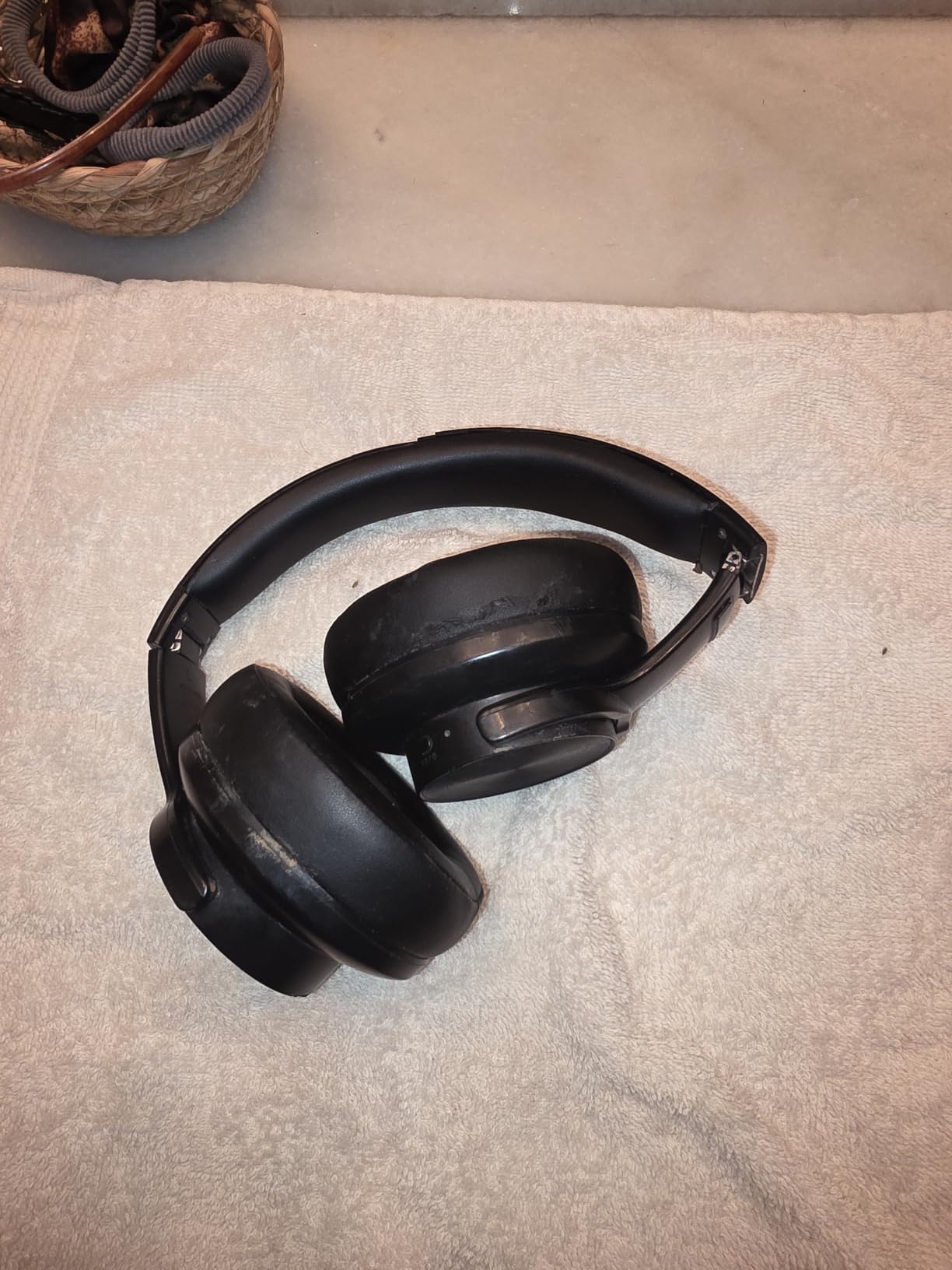 Picun B8 Wireless Bluetooth Headphones, 120H Playtime, 3EQ Modes, Black customer photo 1