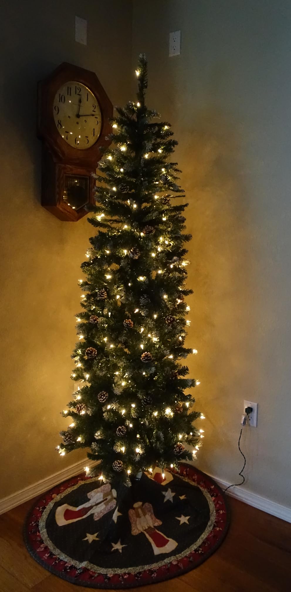 Best Choice Products 7.5ft Pre-lit Pencil Christmas Tree Pine w/Twinkling LEDs Partially Flocked Frosted Slim Holiday Decoration Skinny Xmas Tree, 350 Lights, 1,075 Frosted Tips, 64 Pine Cones, Stand customer photo 2