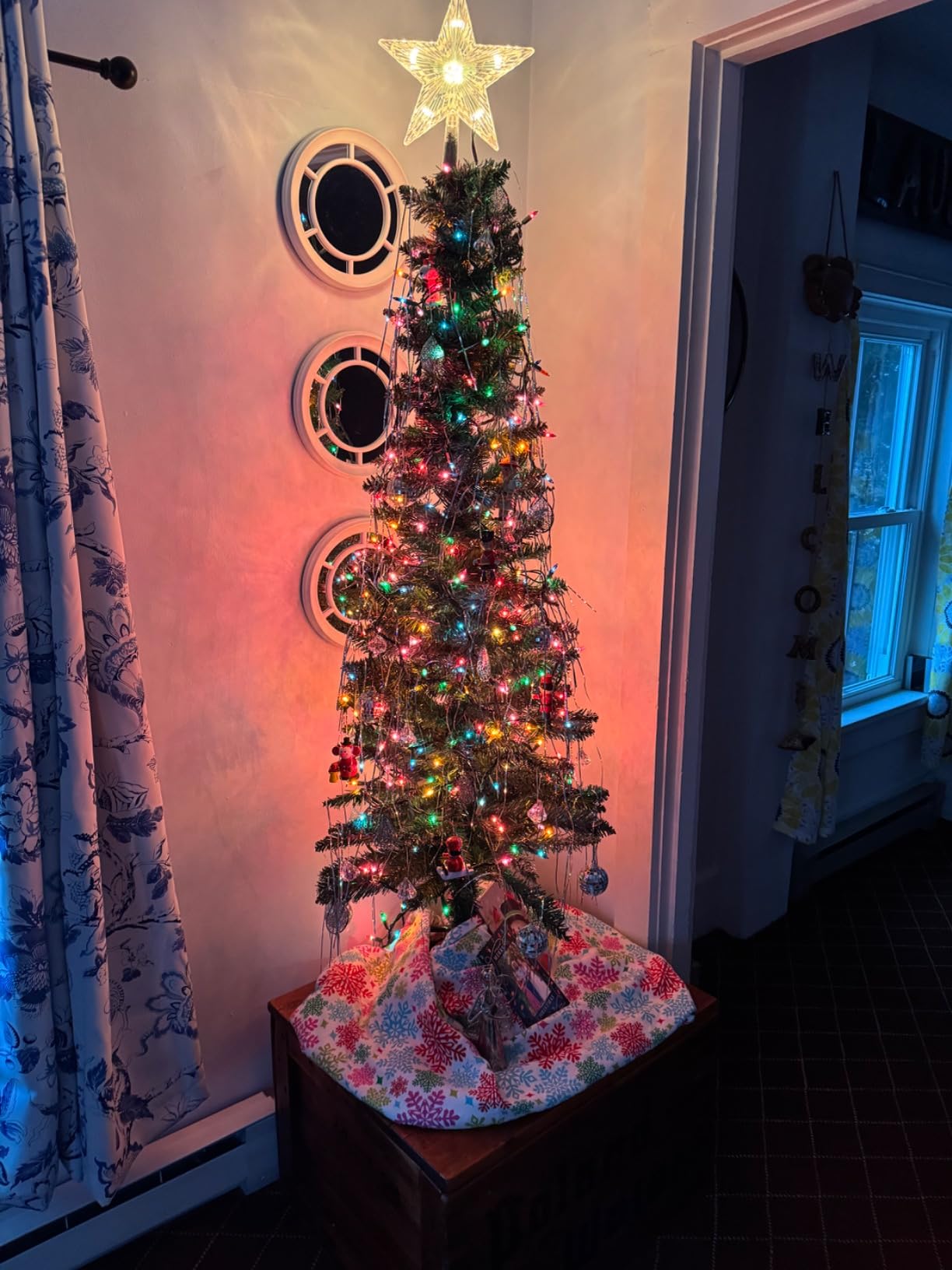 HAPPYGRILL 5 FT Fiber Optic Artificial Christmas Tree, Pre-lit Pencil Christmas Tree with 361 Branch Tips, Foldable Metal Stand, Fake Xmas Tree for Home Office Holiday Party Decoration customer photo 1
