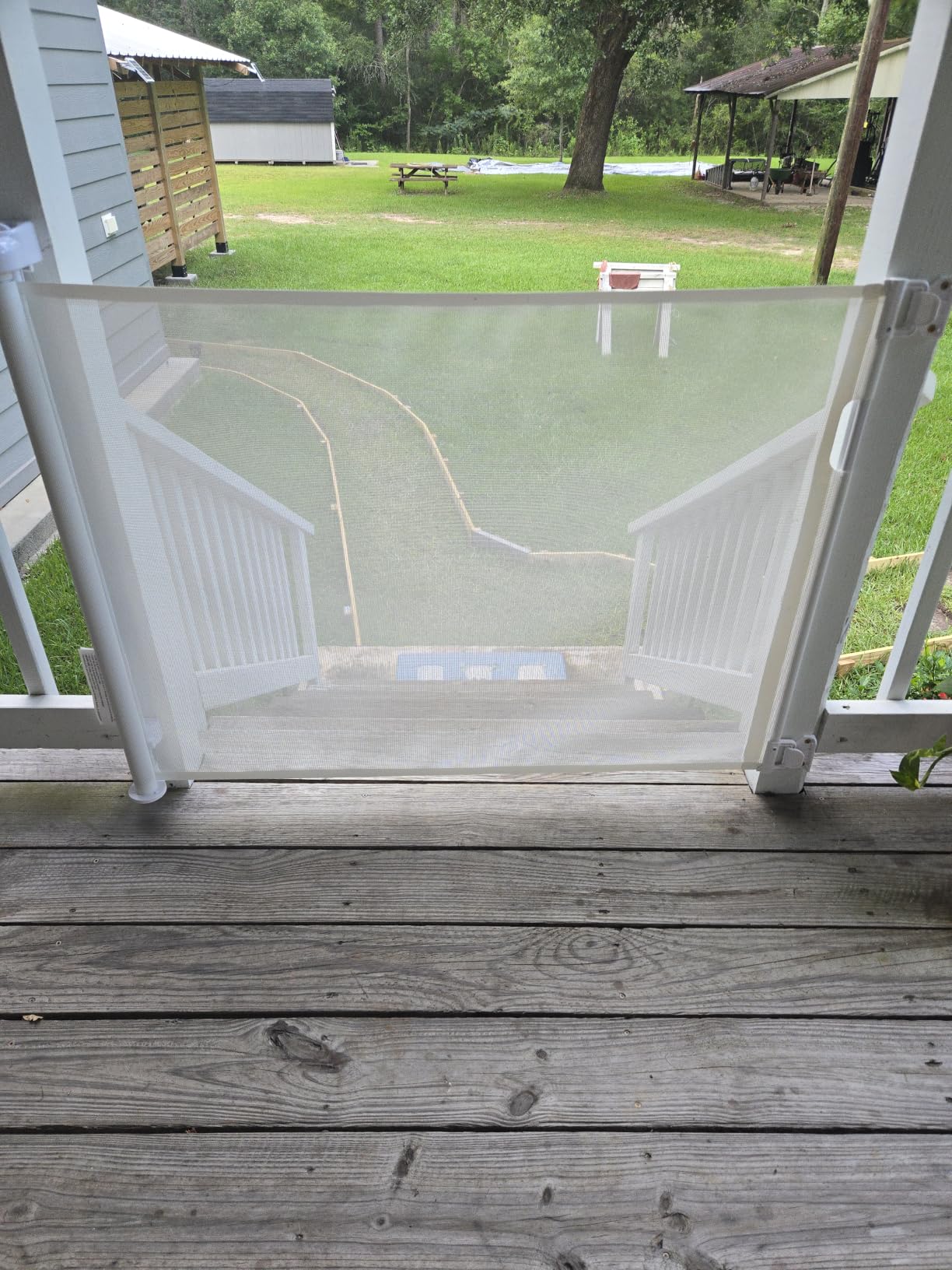 Veraste Retractable Baby Gate for Doorways and Stairs, Mesh Safety Gate for Pet, Indoor & Outdoor Use, One-Hand Operation, Easy Installation, 33.6