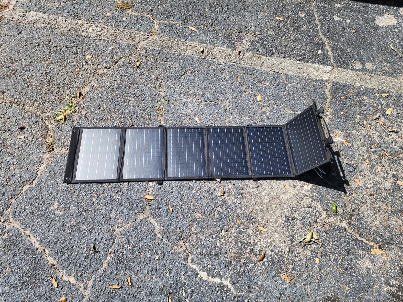 Portable Solar Panel, LUMOPAL 60W Foldable Solar Panels Folding Solar Charger with PD60W USB C QC3.0 USB A Output Waterproof for Camping Backpacking Compatible with Phone Laptop Portable Power Station customer photo 2