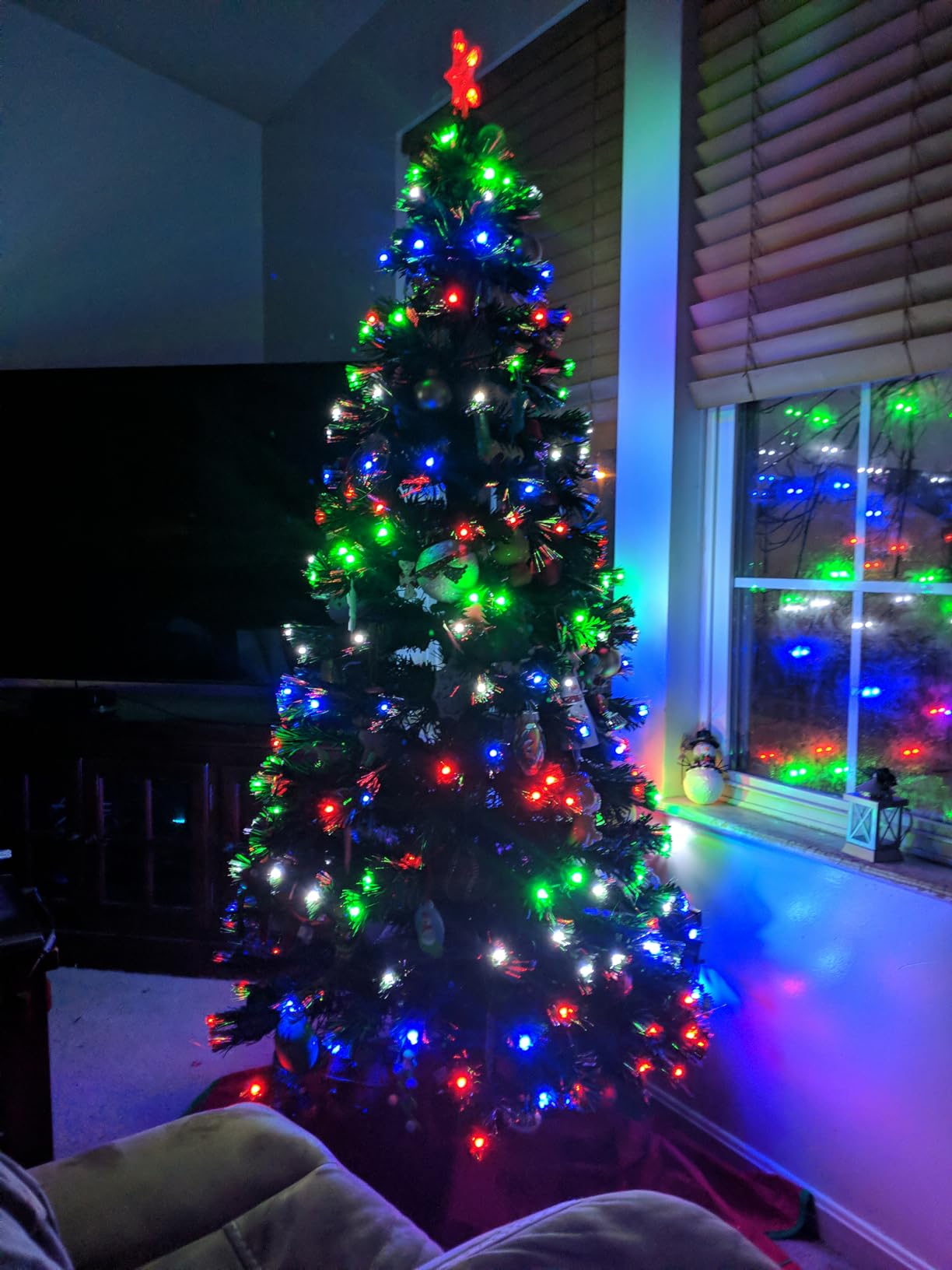 Best Choice Products 6ft Pre-Lit Fiber Optic Artificial Pine Christmas Tree, Holiday Décor Centerpiece w/ 230 Multicolored LED Lights, 8 Sequences, Foldable Stand customer photo 1
