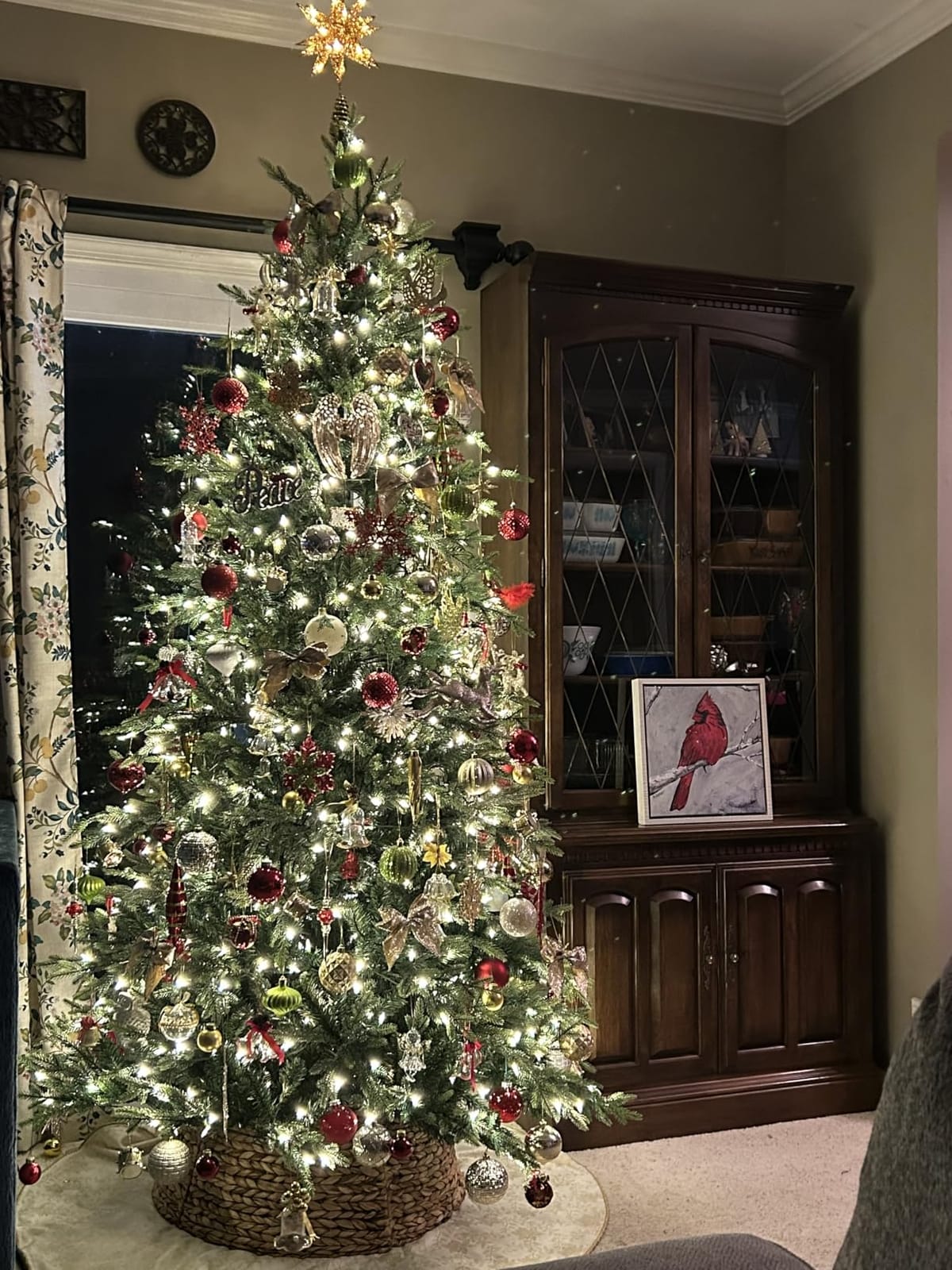 Hykolity 7.5 ft Prelit Christmas Tree with Realistic PE Foliage | 450 Warm White Led Lights, 3,325 Mixed PE and PVC Tips, Hinged Design and Sturdy Metal Stand customer photo 2