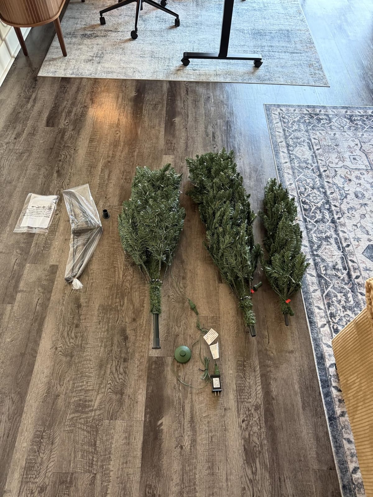 Hykolity 7.5 ft Slim Prelit Christmas Tree with Pine Needle | 798 Branch Tips, 300 Warm White Led Lights, Hinged Design and Sturdy Metal Stand customer photo 1