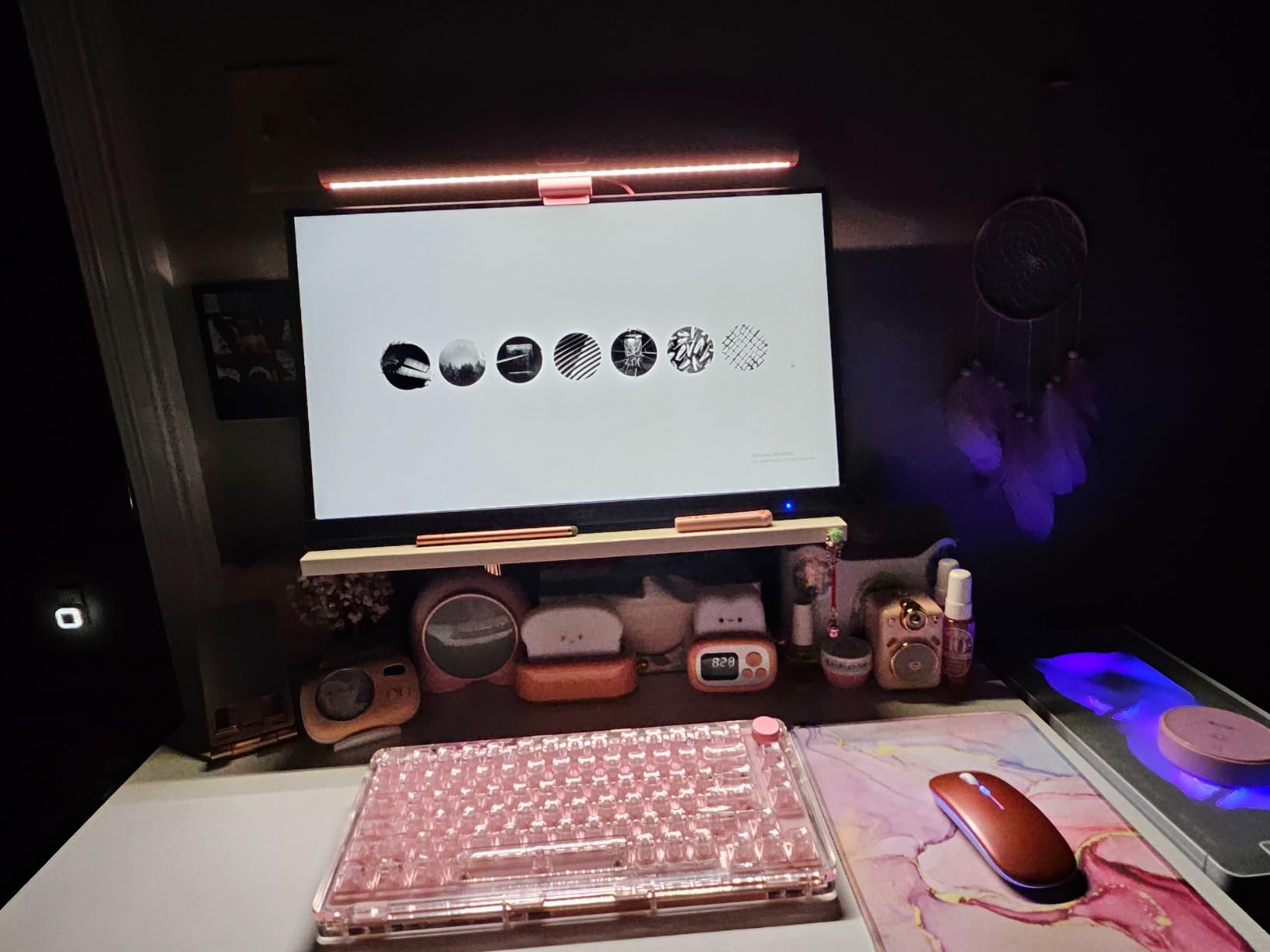 Quntis Computer Monitor Light Bar with Backlight, Desk Lamp with Remote | Eye-Care No Glare, Stepless Dimming Brightness & Color Temperature, Monitor Light for Home Office Gaming Reading Drawing Gray customer photo 1