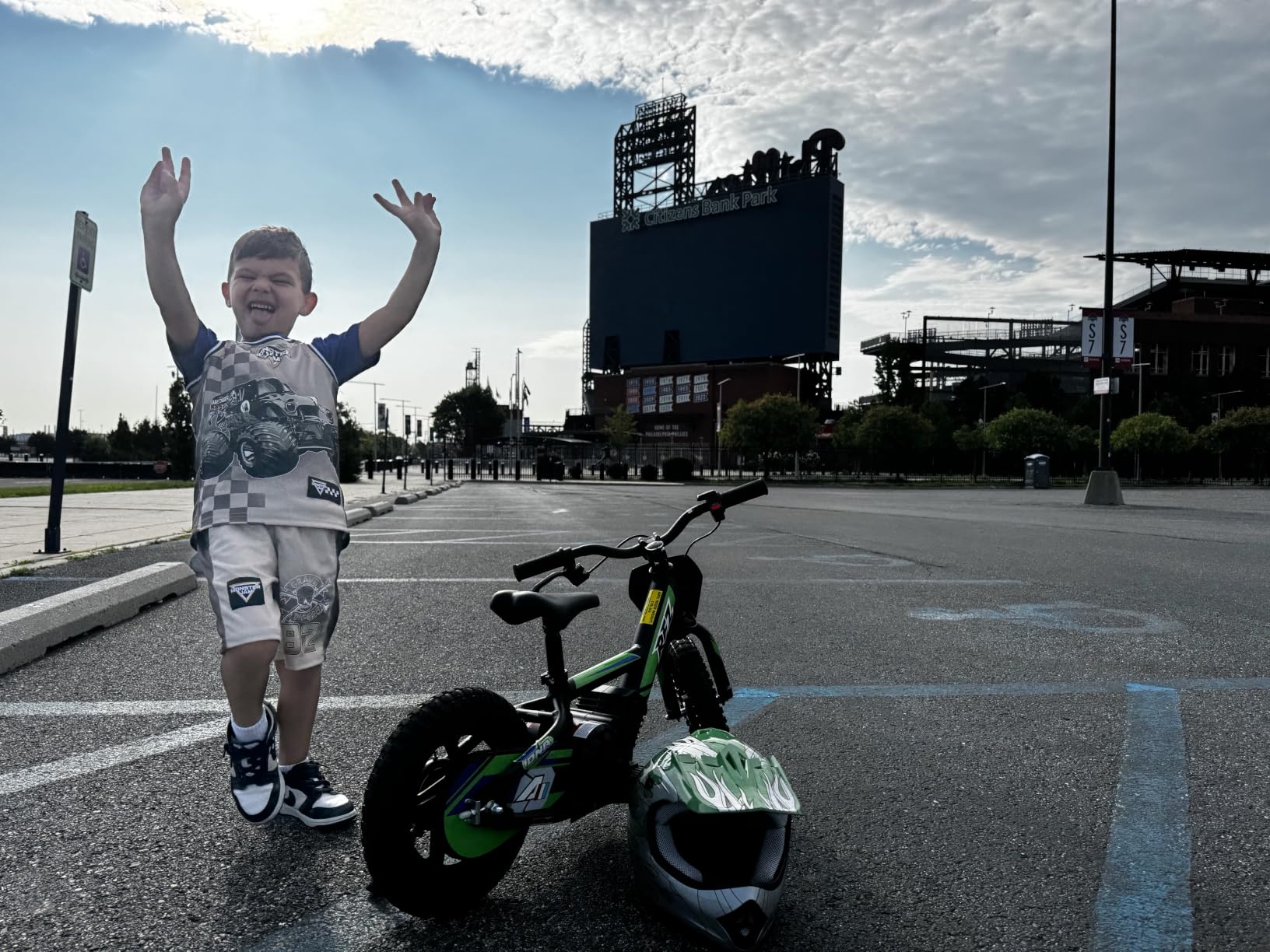 AIII Lightweight Electric Dirt Bike for Kids, 170/340W Electric Motorcycle Up to 10/12MPH, 24V Detachable Battery, Hand-Operated Dual Brakes Electric Balance Bike for Ages 3-6/5-12 customer photo 2