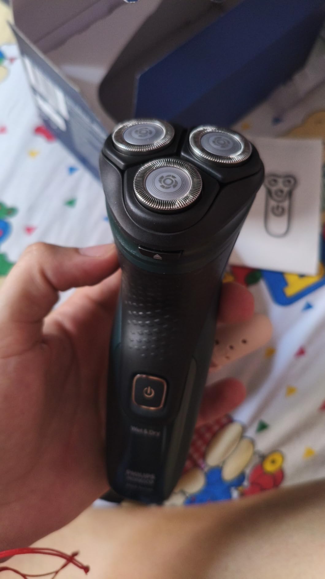 Philips Norelco 2600 Electric Shaver, Dark Forest Green | 27 Self Sharpening ComfortCut Blades, 4D Flex Heads, Wet or Dry Use, 2-Year Blade Life, Travel Pouch, X3052/91 customer photo 2
