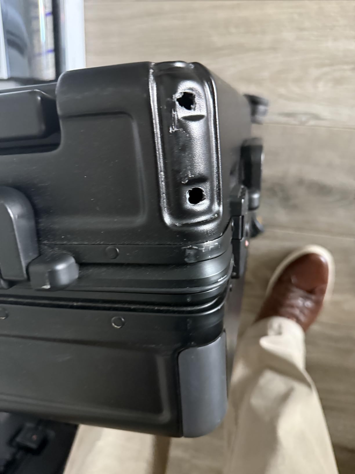 LEVEL8 Zipperless Carry On Luggage Airline Approved with Aluminum Frame, Hard Shell Suitcase with Spinner Wheels, Metal Checked Luggage with Double Tsa Locks, 20 Inch, Grey customer photo 1