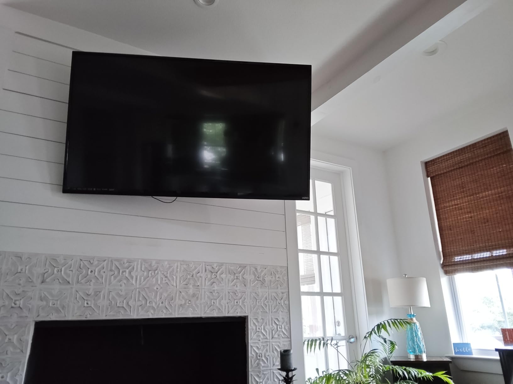 USX MOUNT Full Motion TV Wall Mount for Most 32-70 inch TVs up to 99 lbs, Wall Mount Bracket with Dual Articulating Arms, Swivel, Tilt, Max VESA 400x400mm, TV Mount Fits 12”/16” Wood Studs customer photo 2
