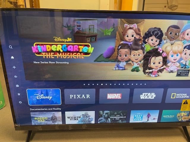 VIZIO 32-inch HD Smart TV 720p LED w/Alexa Compatibility, Google Cast Built-in, Bluetooth Headphone Capable (VHD32M-08, New) customer photo 2