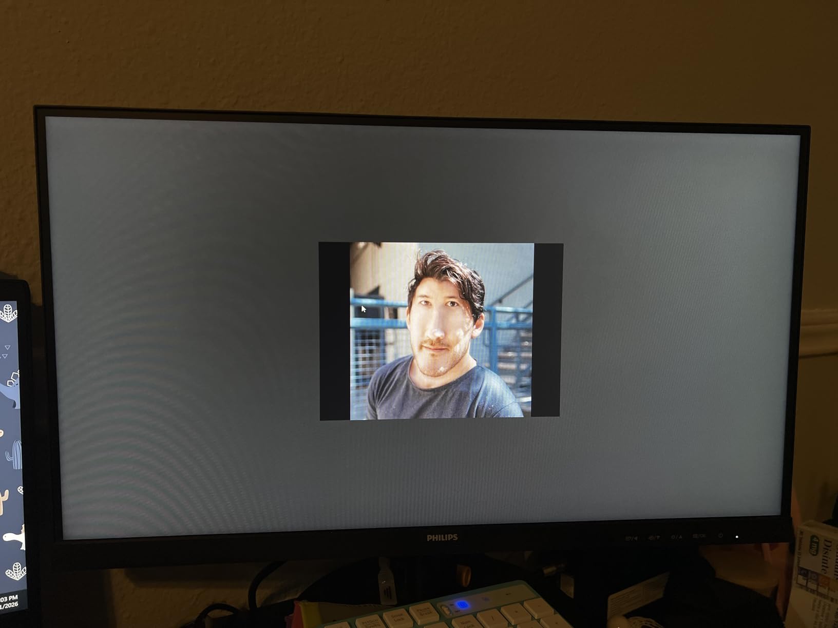 Philips 22 Inch Computer Monitor FHD 100Hz VA VESA Flicker-Free, 221V8LB | 1920×1080 LED Monitor, 4ms GtG, Adaptive Sync, HDMI 1.4, Tilt Adjust, Low Blue Light, 4yr Advance Replacement Warranty customer photo 2