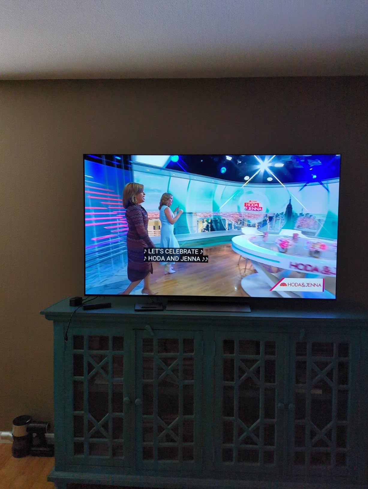 LG 65-Inch Class OLED evo C4 Series Smart TV 4K Processor Flat Screen with Magic Remote AI-Powered with Alexa Built-in (OLED65C4PUA, 2024) customer photo 1