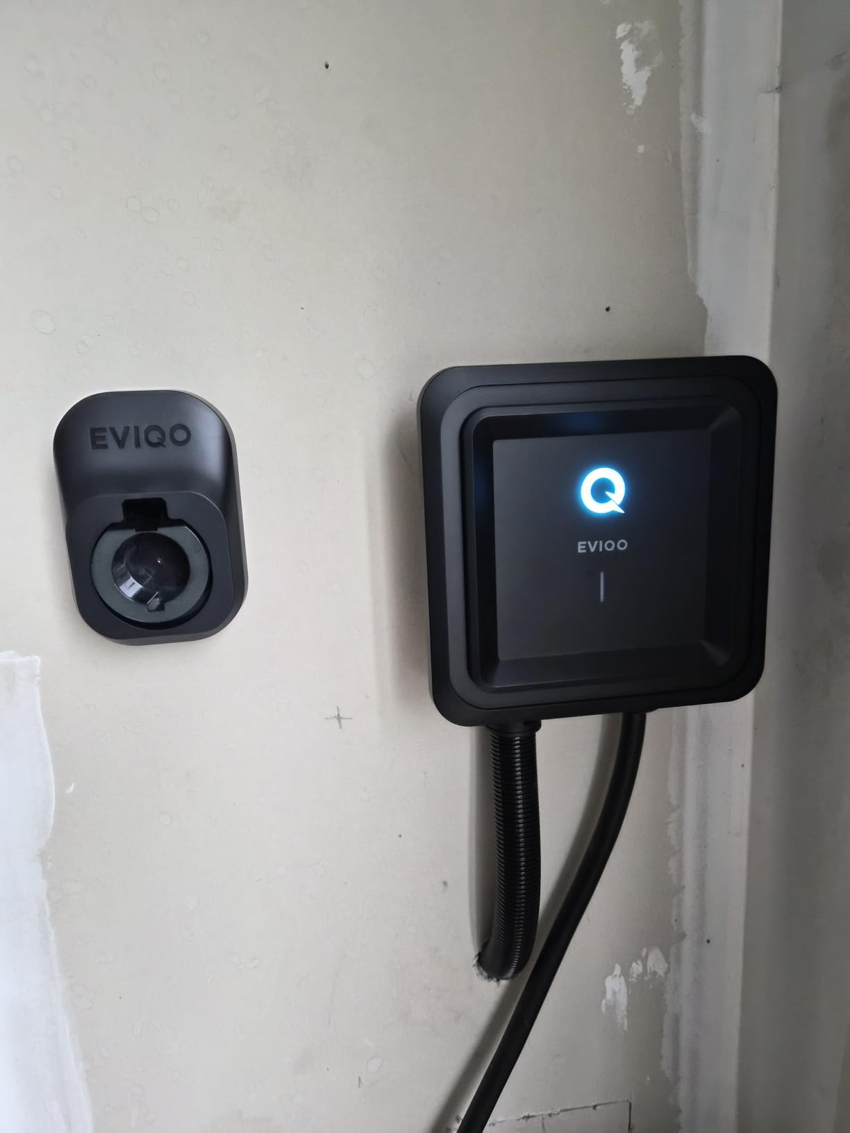 EVIQO Level 2 EV Charger J1772 48A - Hardwired 240V Wall Charging Station | up to 50 mph, 25ft Cable, Enhanced WiFi (2.4GHz), Smart App, Weatherproof Indoor/Outdoor (IP66, NEMA 4), UL & ETL Certified customer photo 1